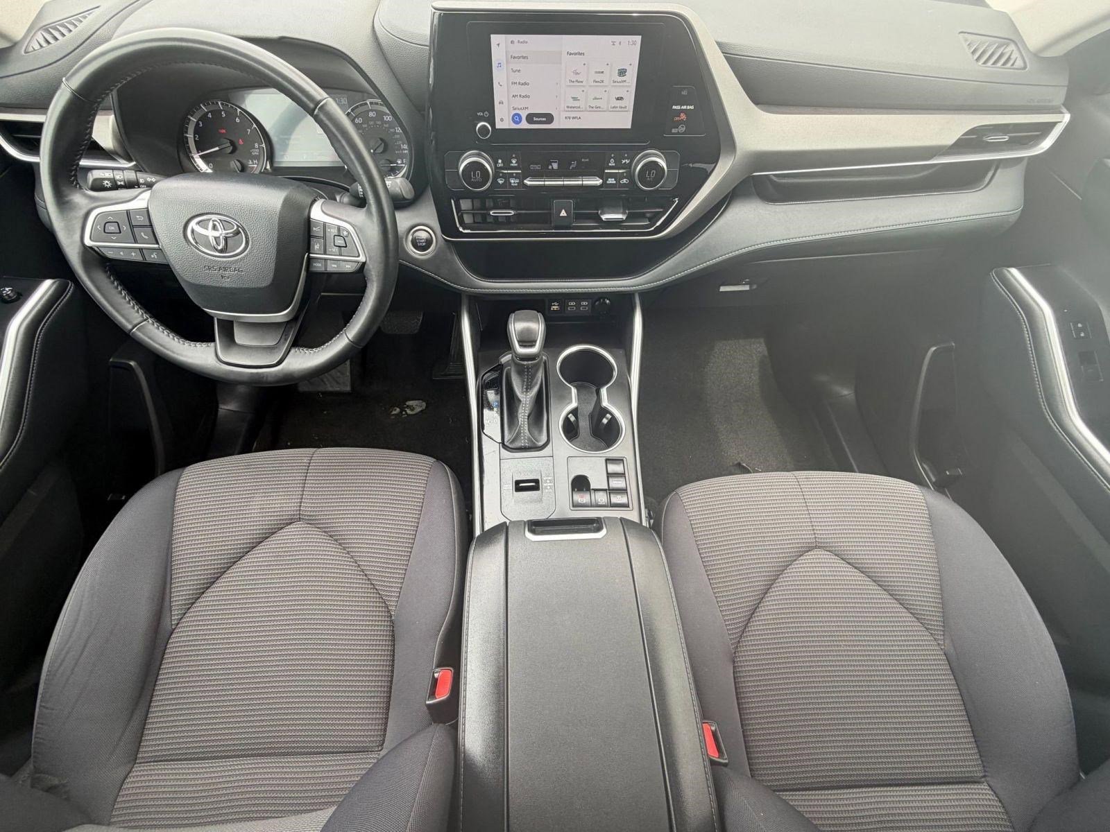 2025 Toyota Highlander LE - Photo 15