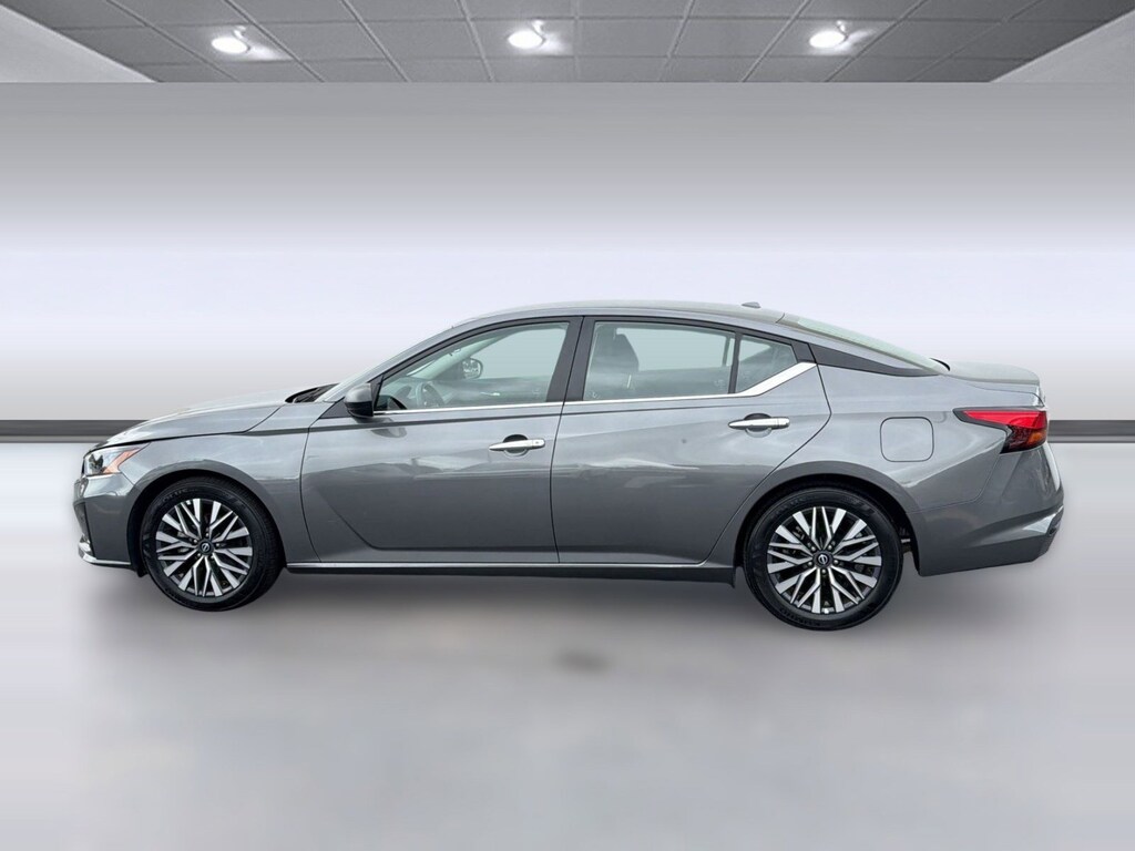 Used 2025 Nissan Altima SV Sedan