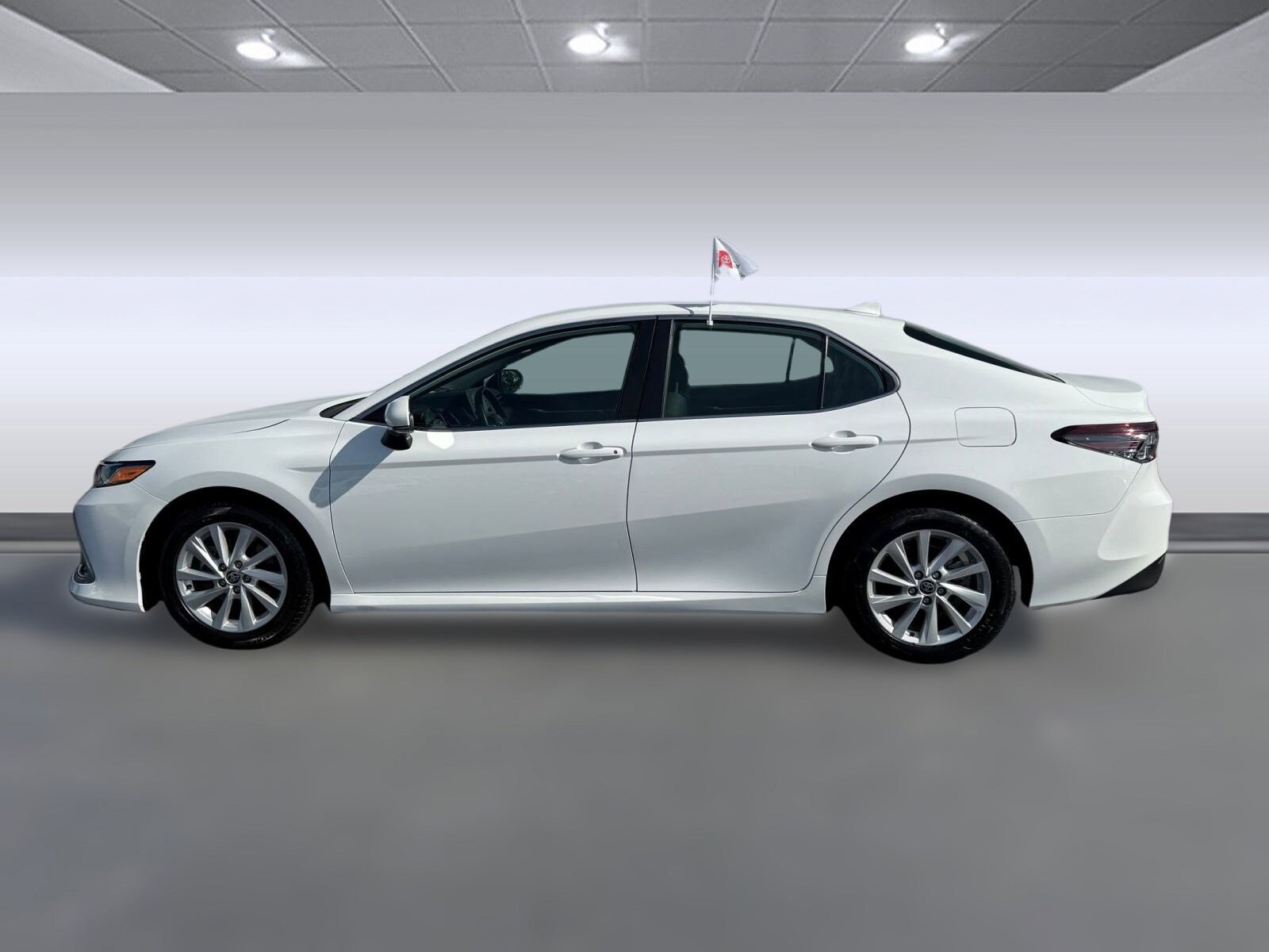 2023 Toyota Camry LE photo 2