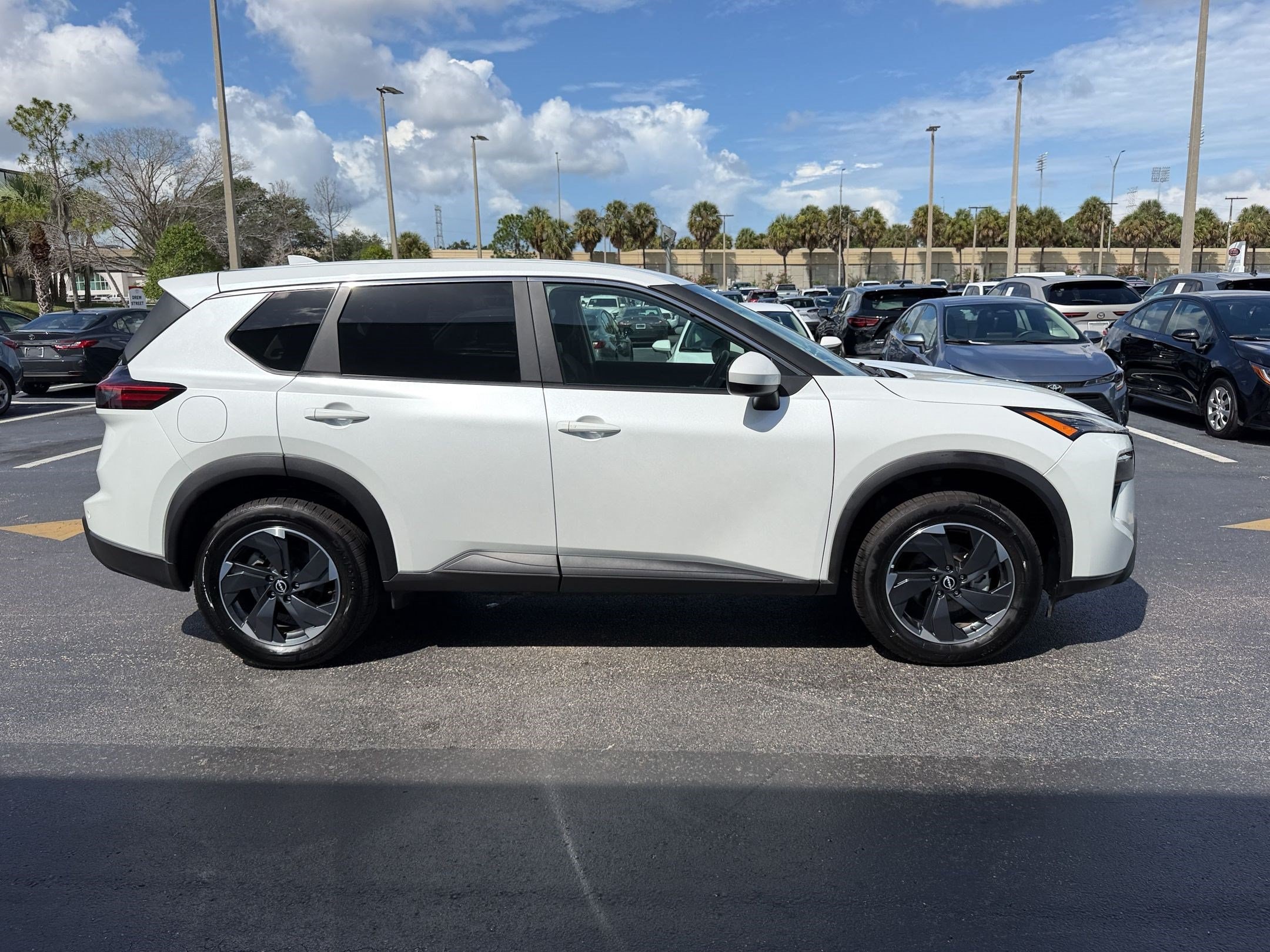 2025 Nissan Rogue SV - Photo 8