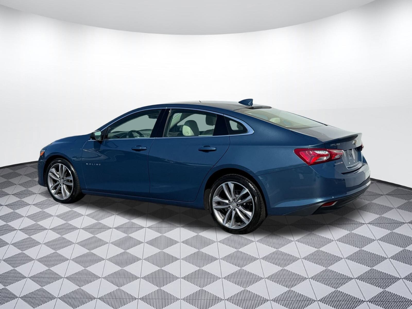 2024 Chevrolet Malibu Premier 2LT photo 3