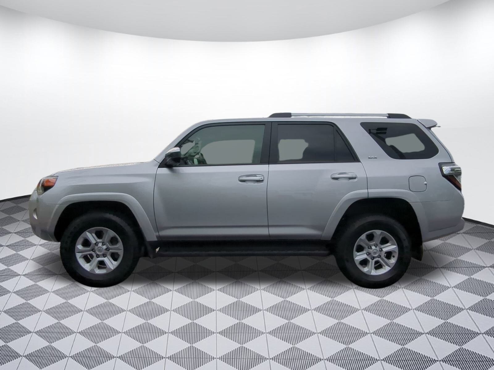 2024 Toyota 4Runner SR5 photo 2