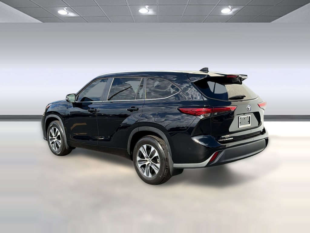 Used 2023 Toyota Highlander Highlander LE (LE FWD (Natl)) SUV
