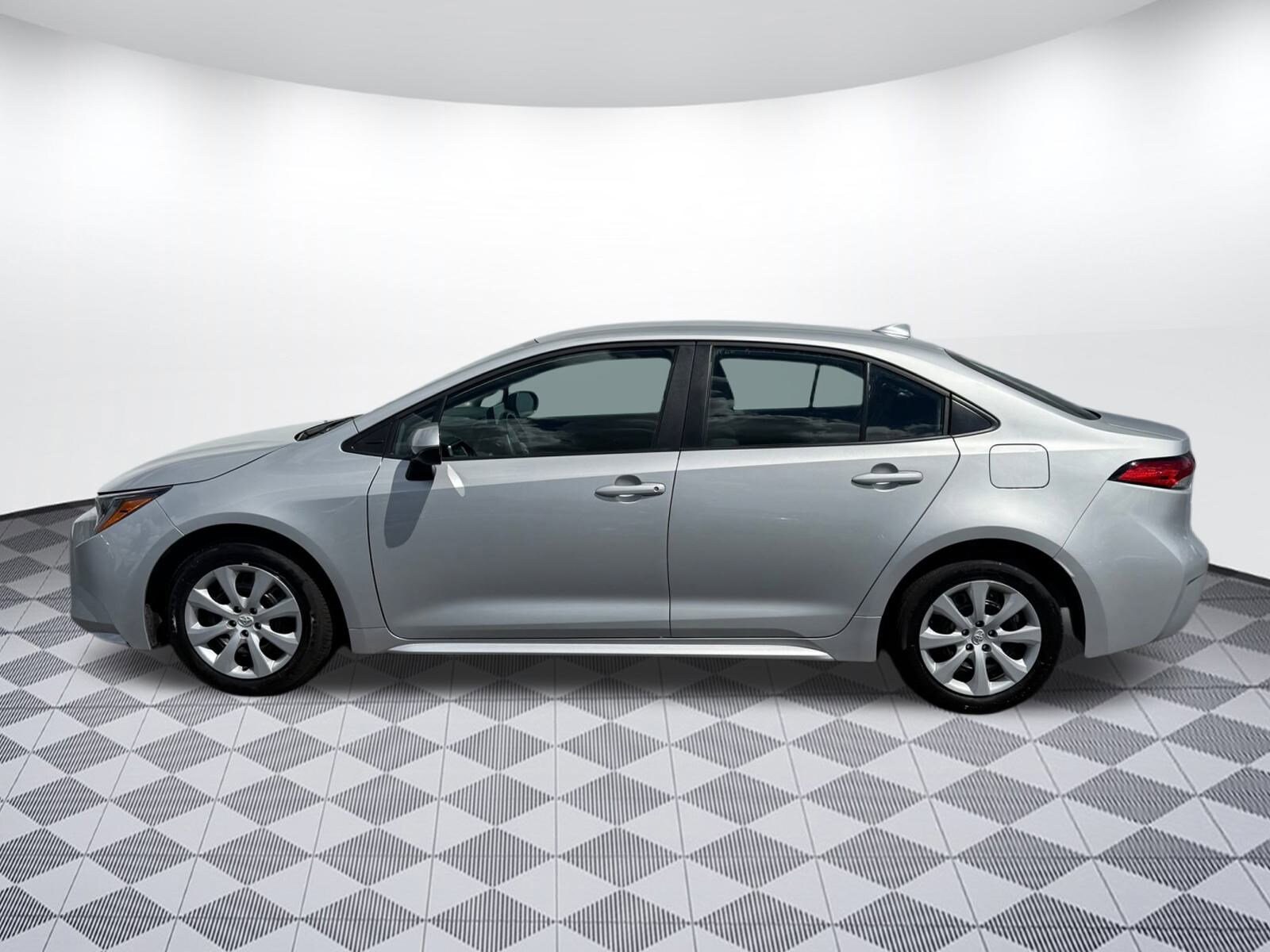 2024 Toyota Corolla LE photo 2