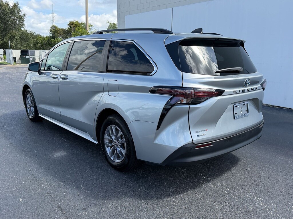 Used 2025 Toyota Sienna Sienna XLE (XLE FWD 8-Passenger (Natl)) Van Passenger Van