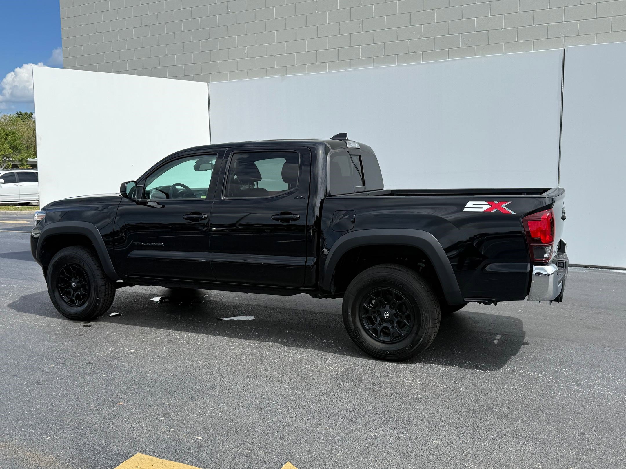 2023 Toyota Tacoma SR5 Double Cab V6 photo 3