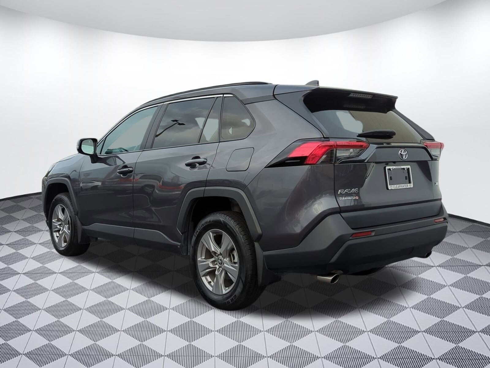 2024 Toyota RAV4 XLE photo 3