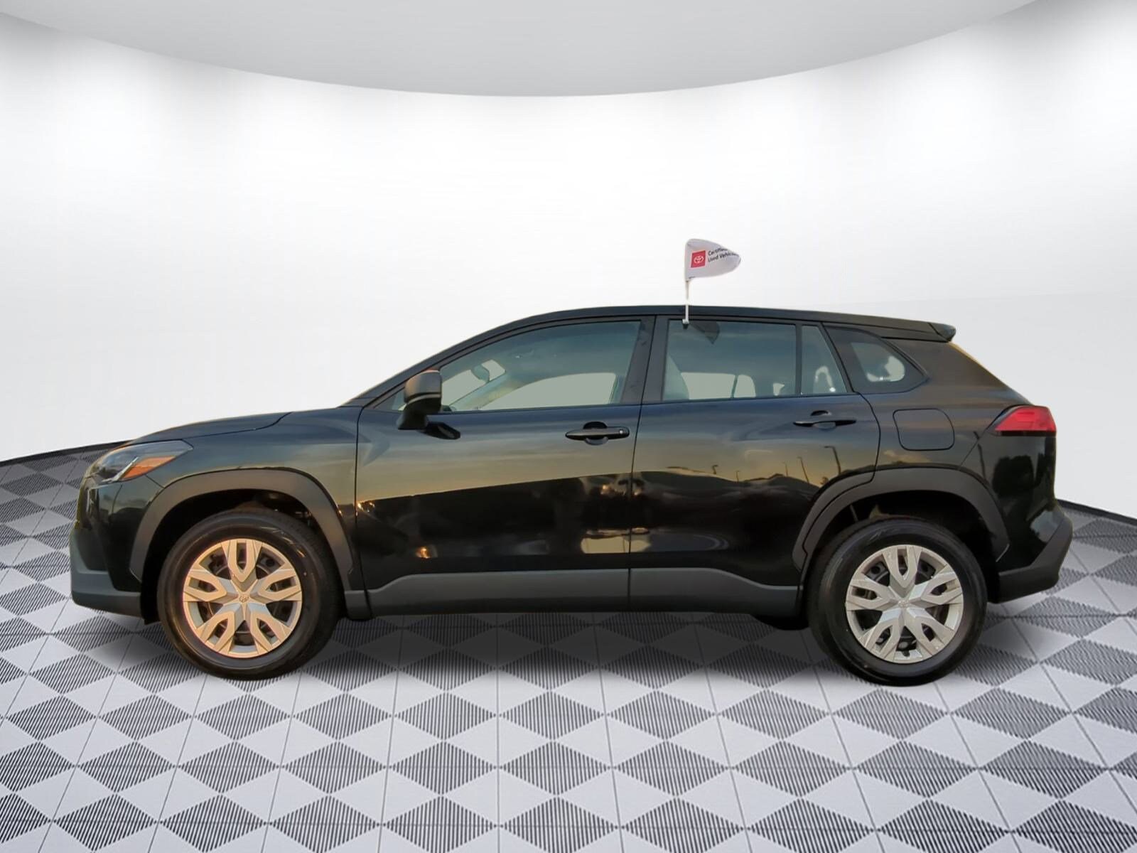 2022 Toyota Corolla Cross L photo 2