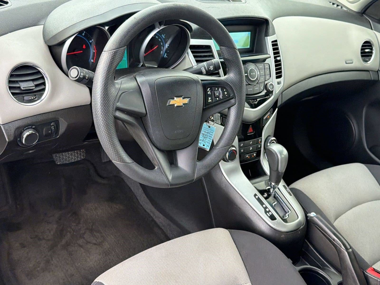Cruze LS (4dr Sdn Auto LS) Sedan