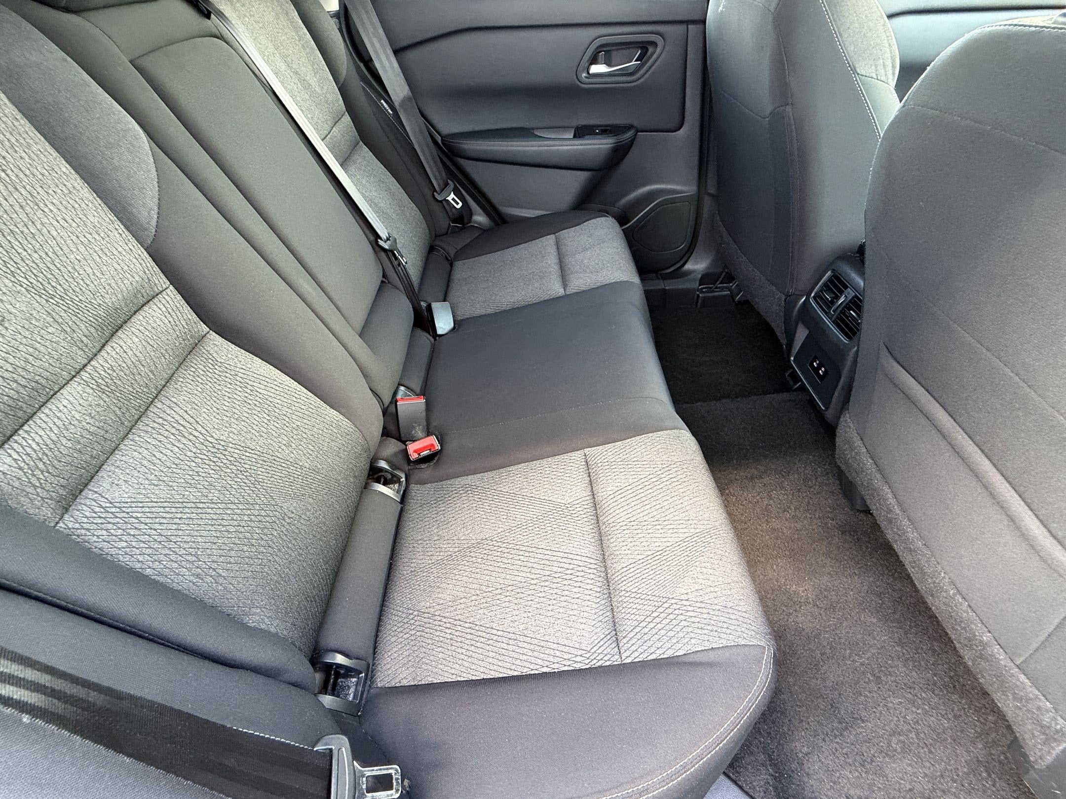 2025 Nissan Rogue SV - Photo 33