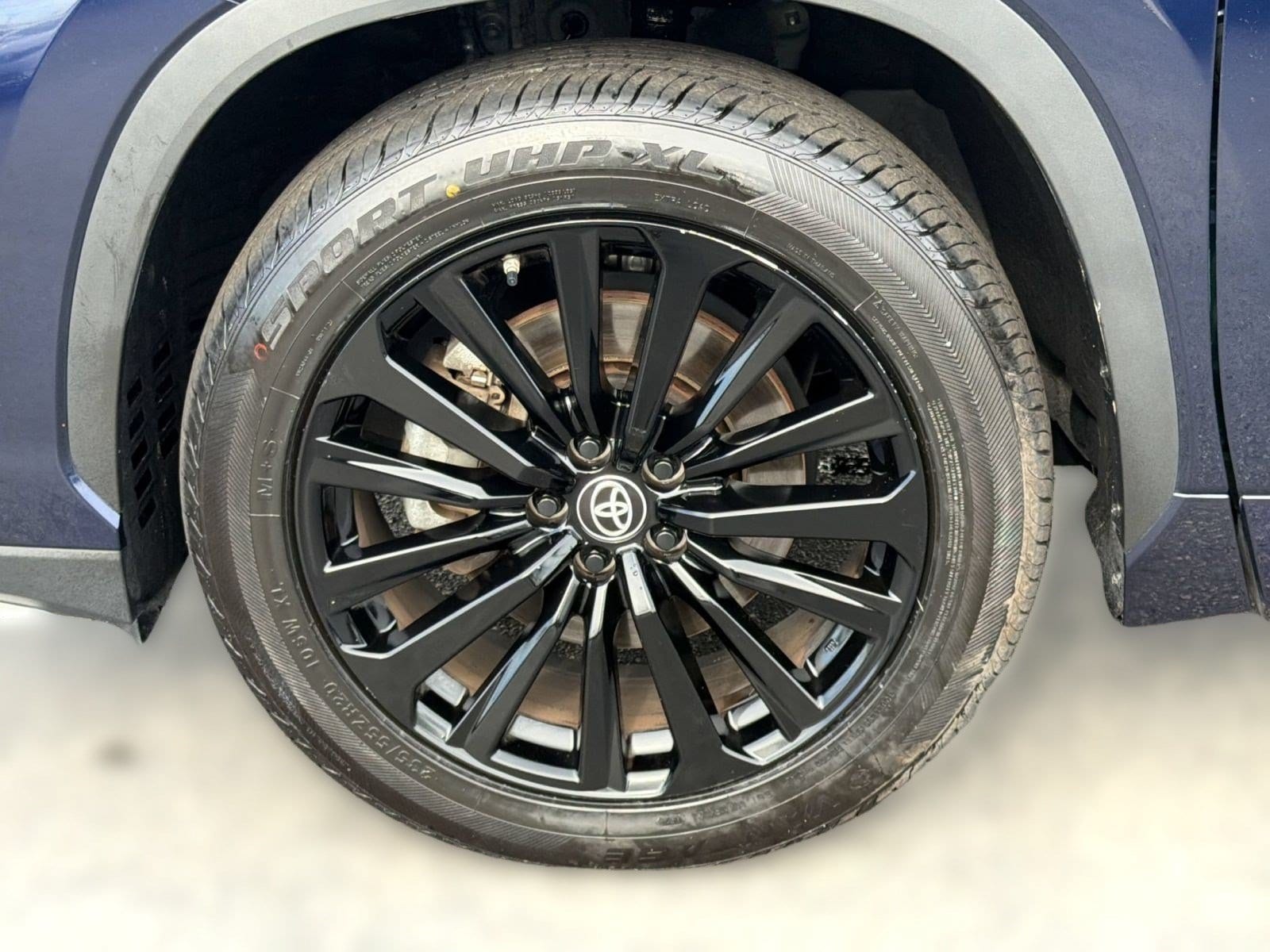 2025 Toyota Highlander XSE - Photo 12
