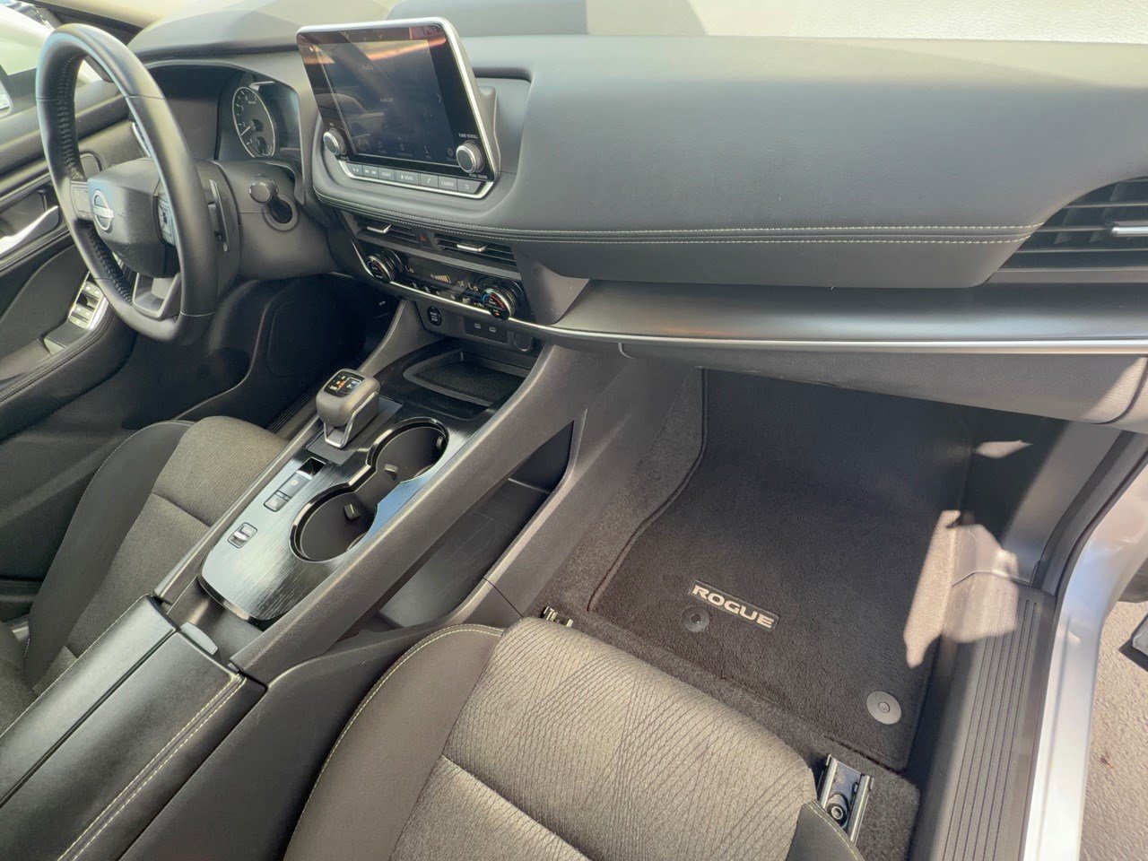 2025 Nissan Rogue SV - Photo 30
