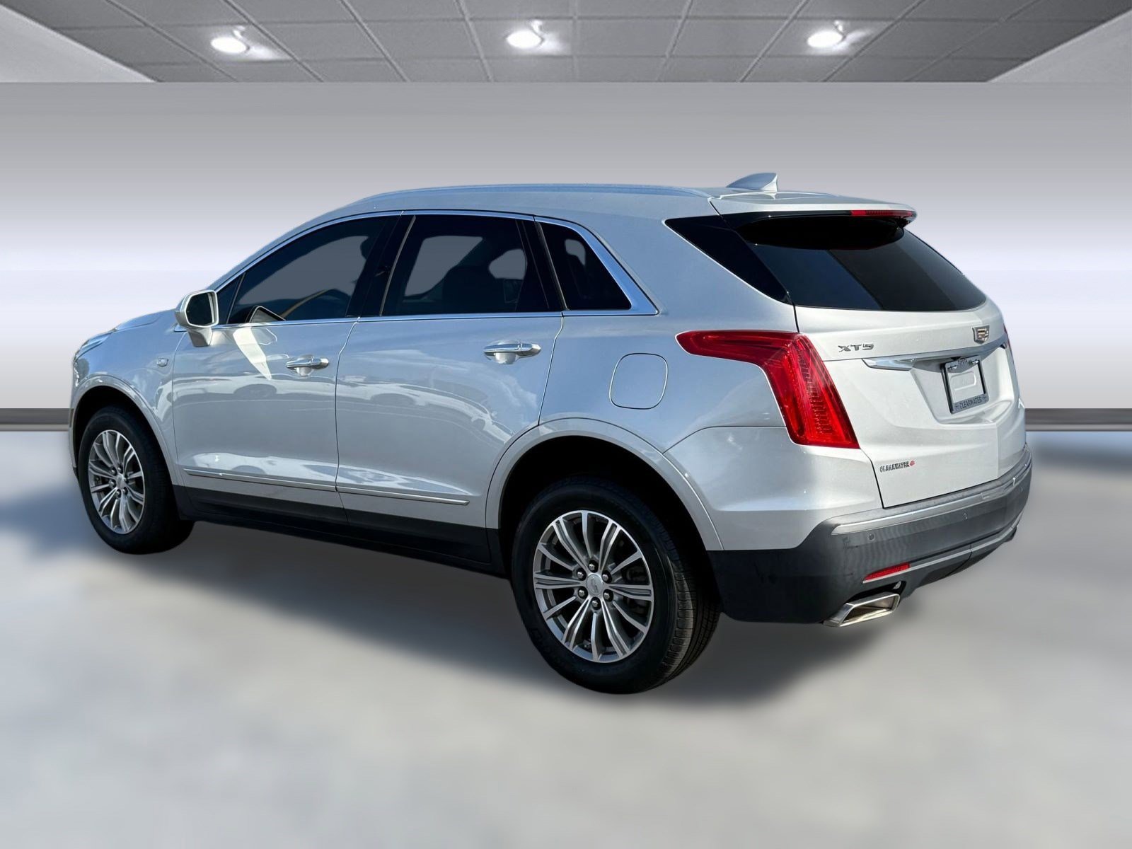 2019 Cadillac XT5 Luxury photo 2