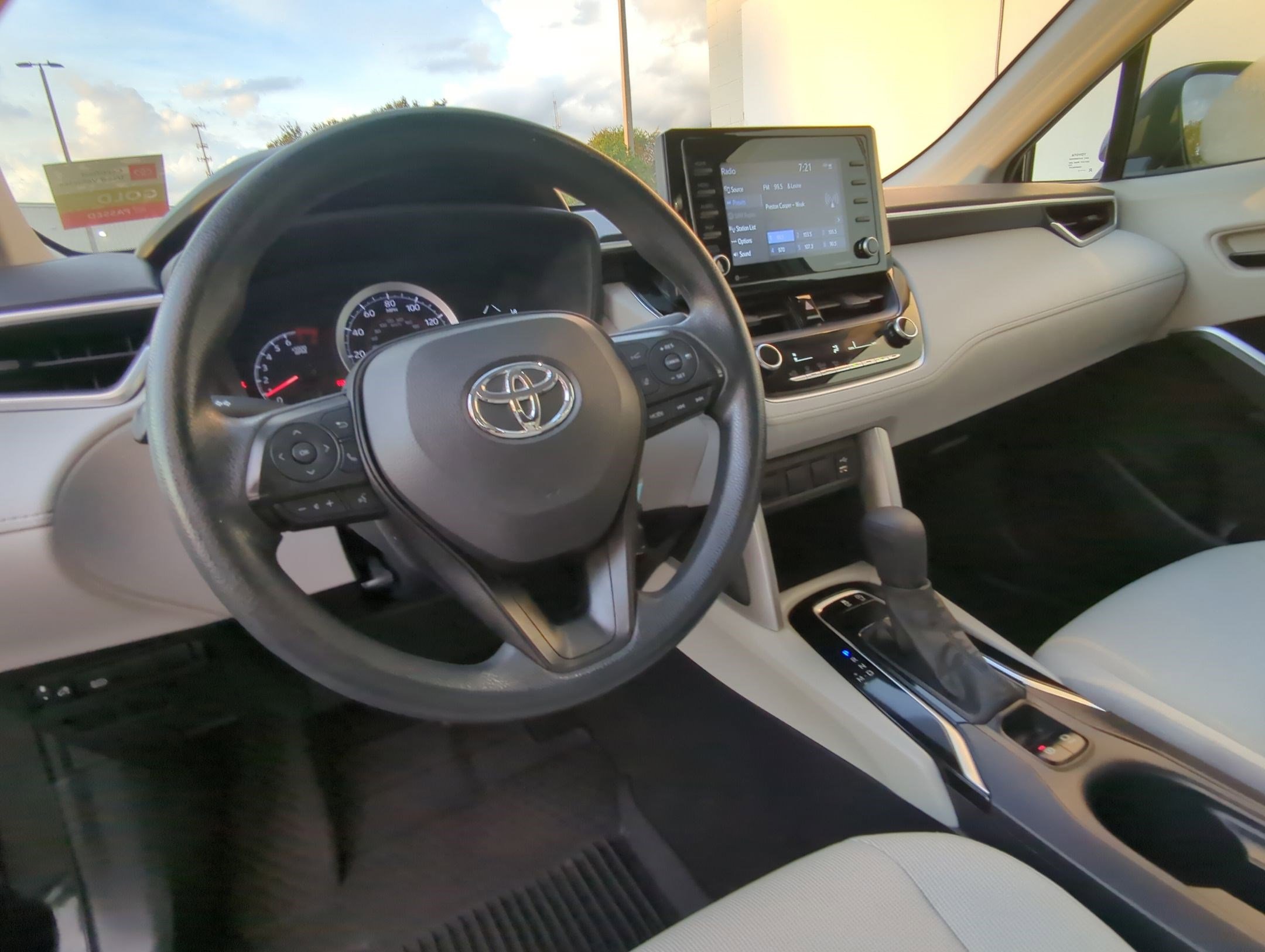2022 Toyota Corolla Cross L photo 4