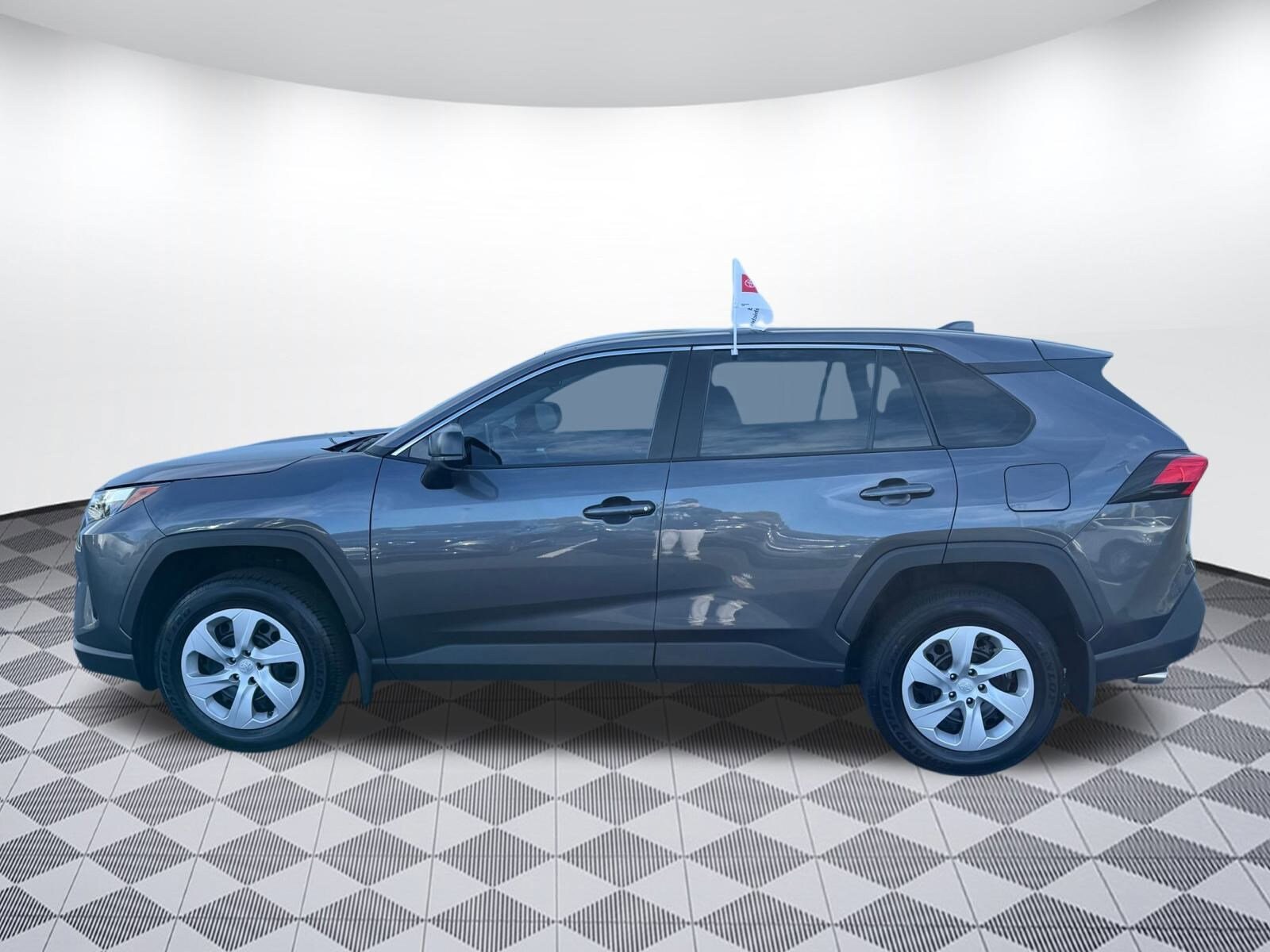 2024 Toyota RAV4 LE photo 2