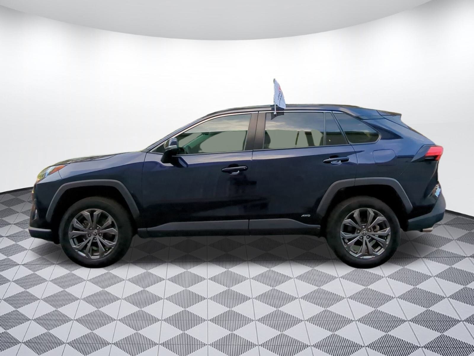 2022 Toyota RAV4 Hybrid XLE Premium photo 2