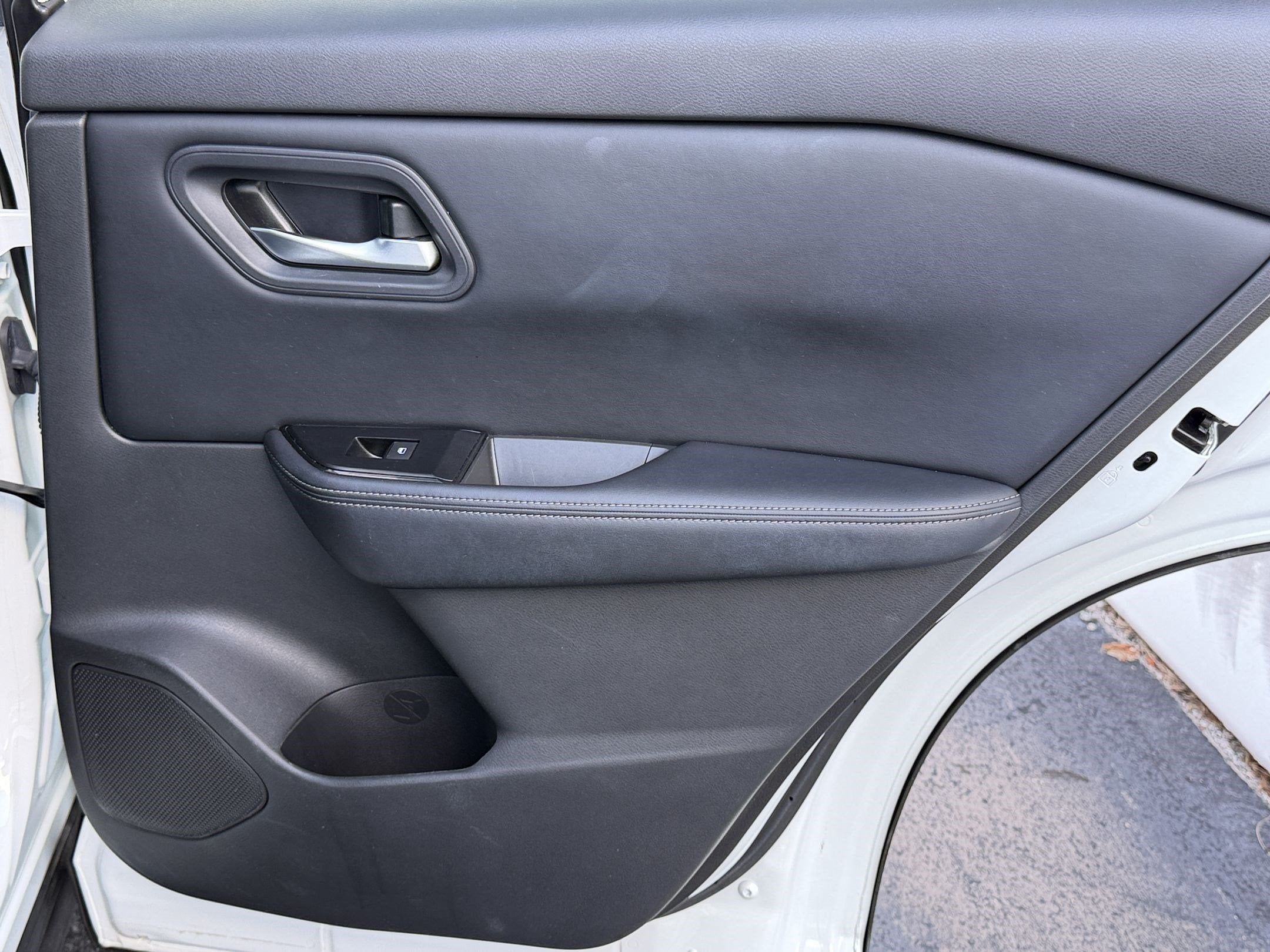 2025 Nissan Rogue SV - Photo 15