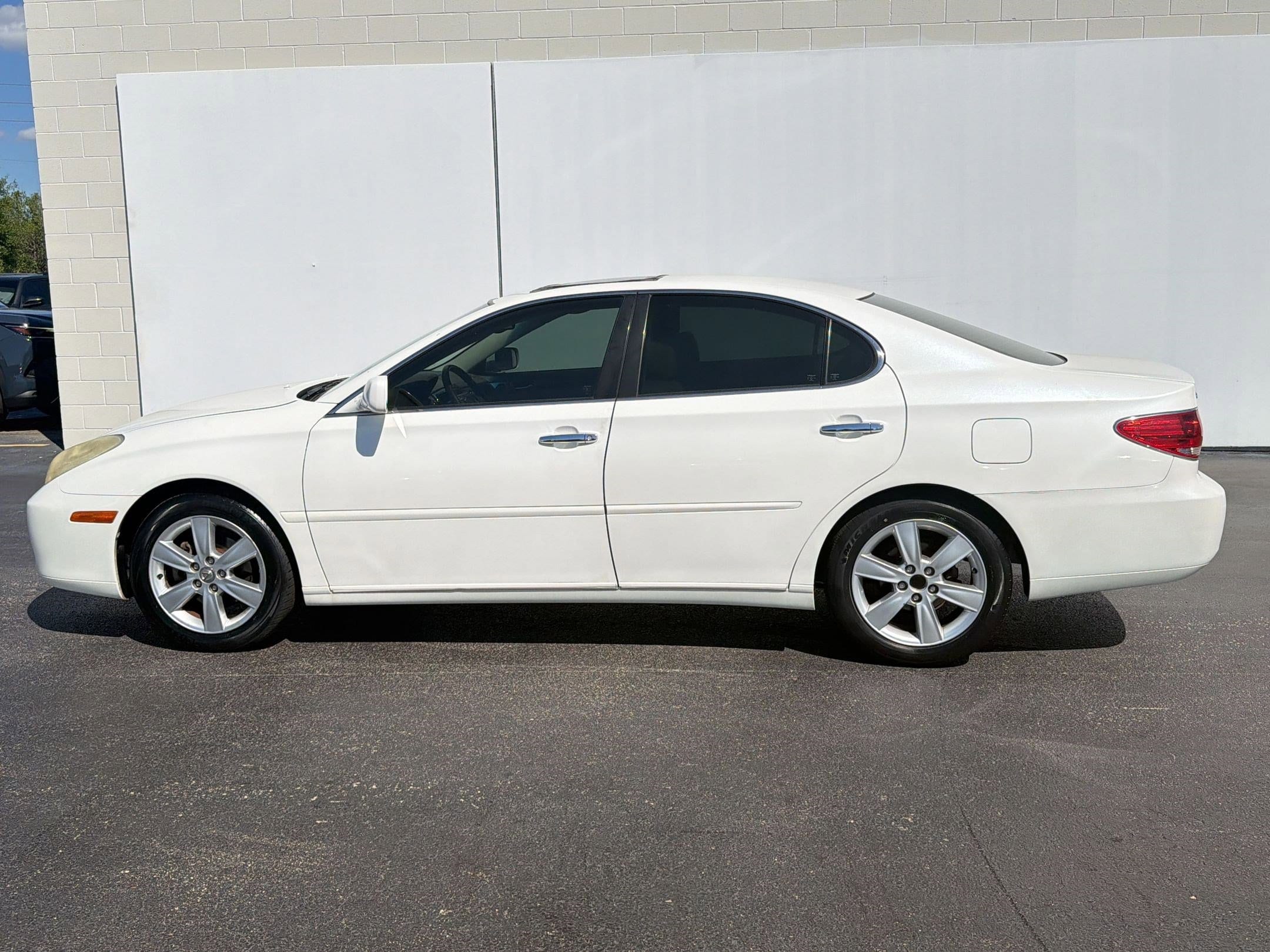 Used 2005 Lexus ES 330 with VIN JTHBA30G155127952 for sale in Clearwater, FL