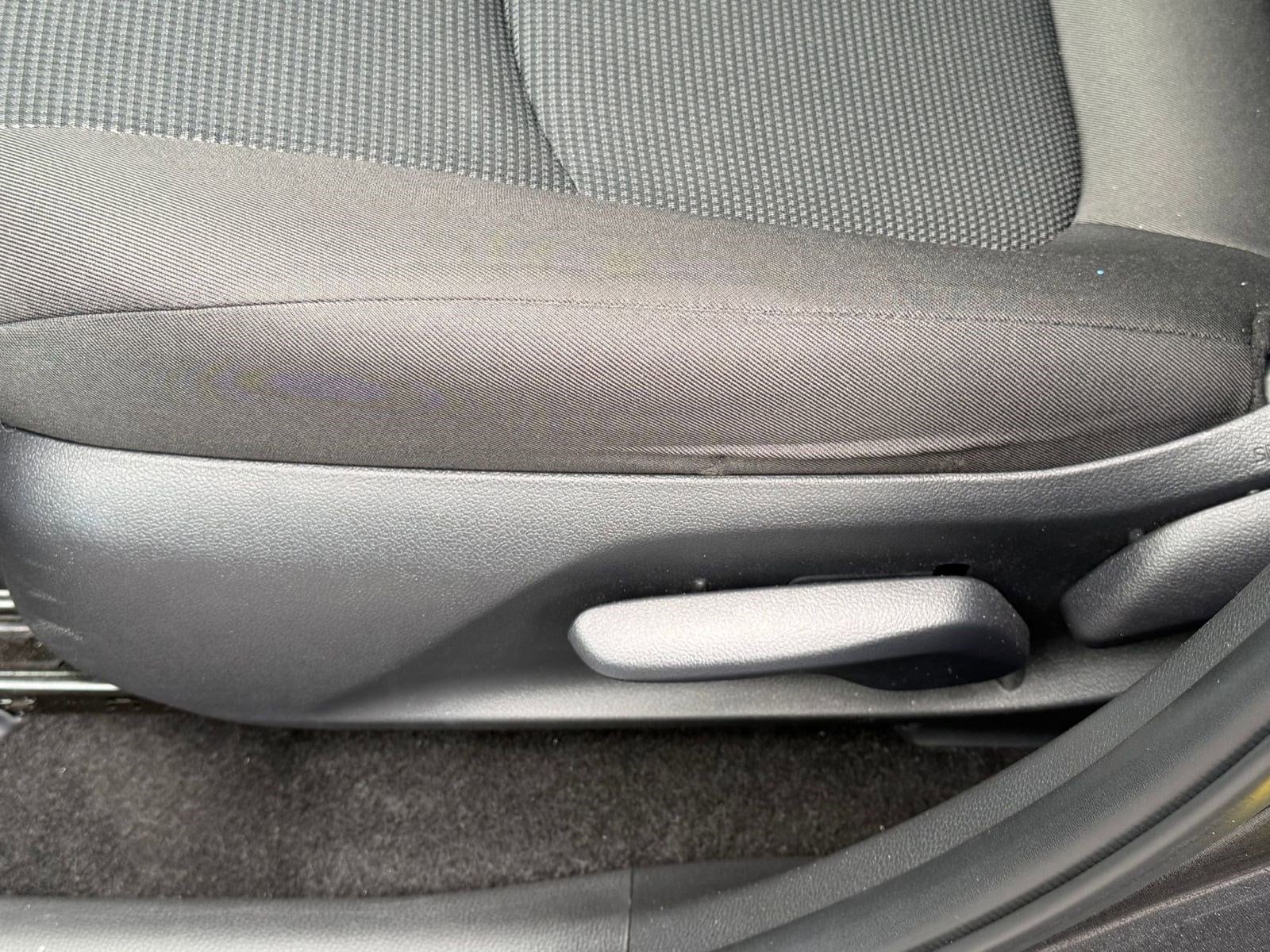 2025 Toyota RAV4 LE - Photo 14