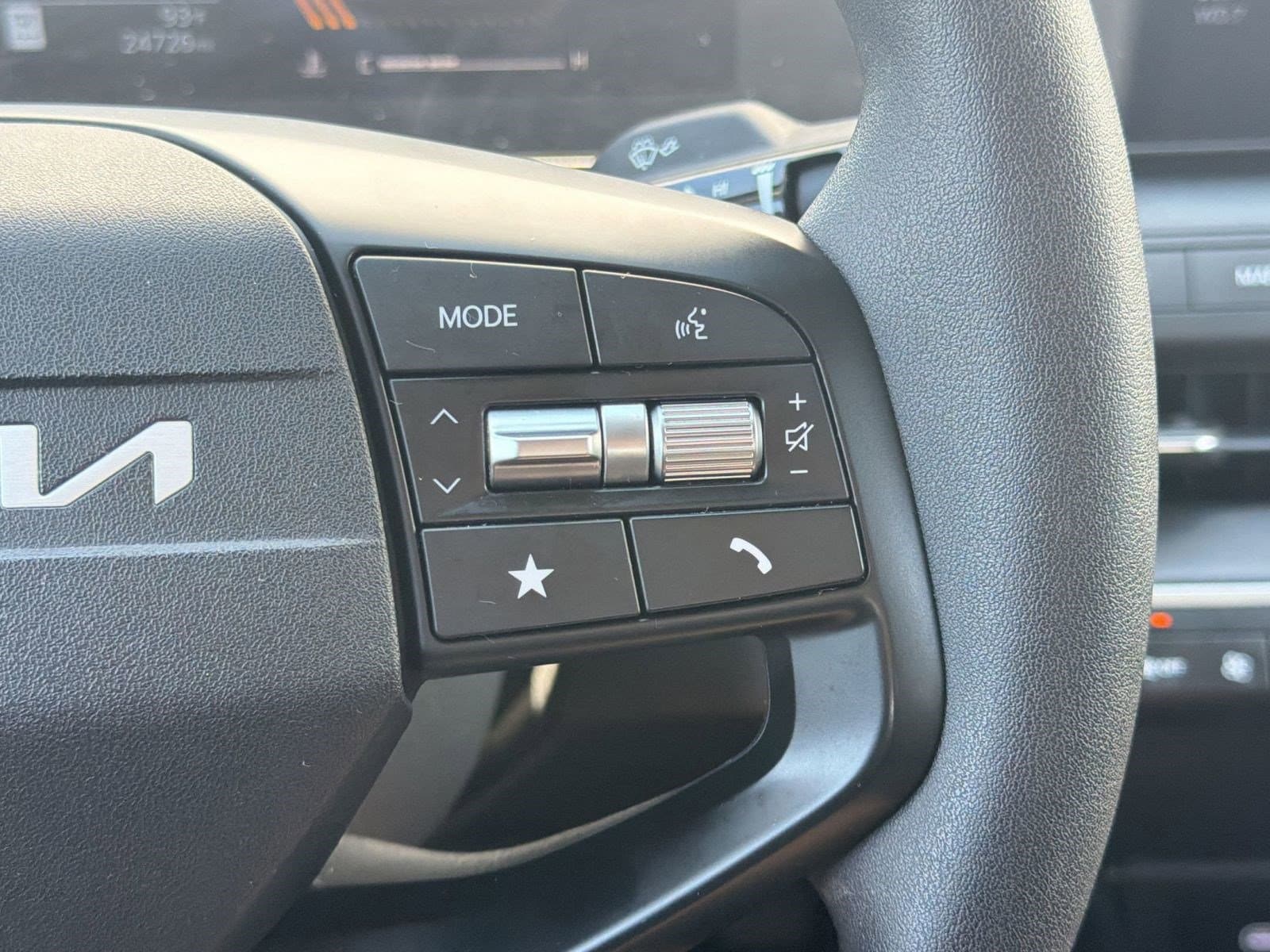 2025 Kia K4 LXS - Photo 26
