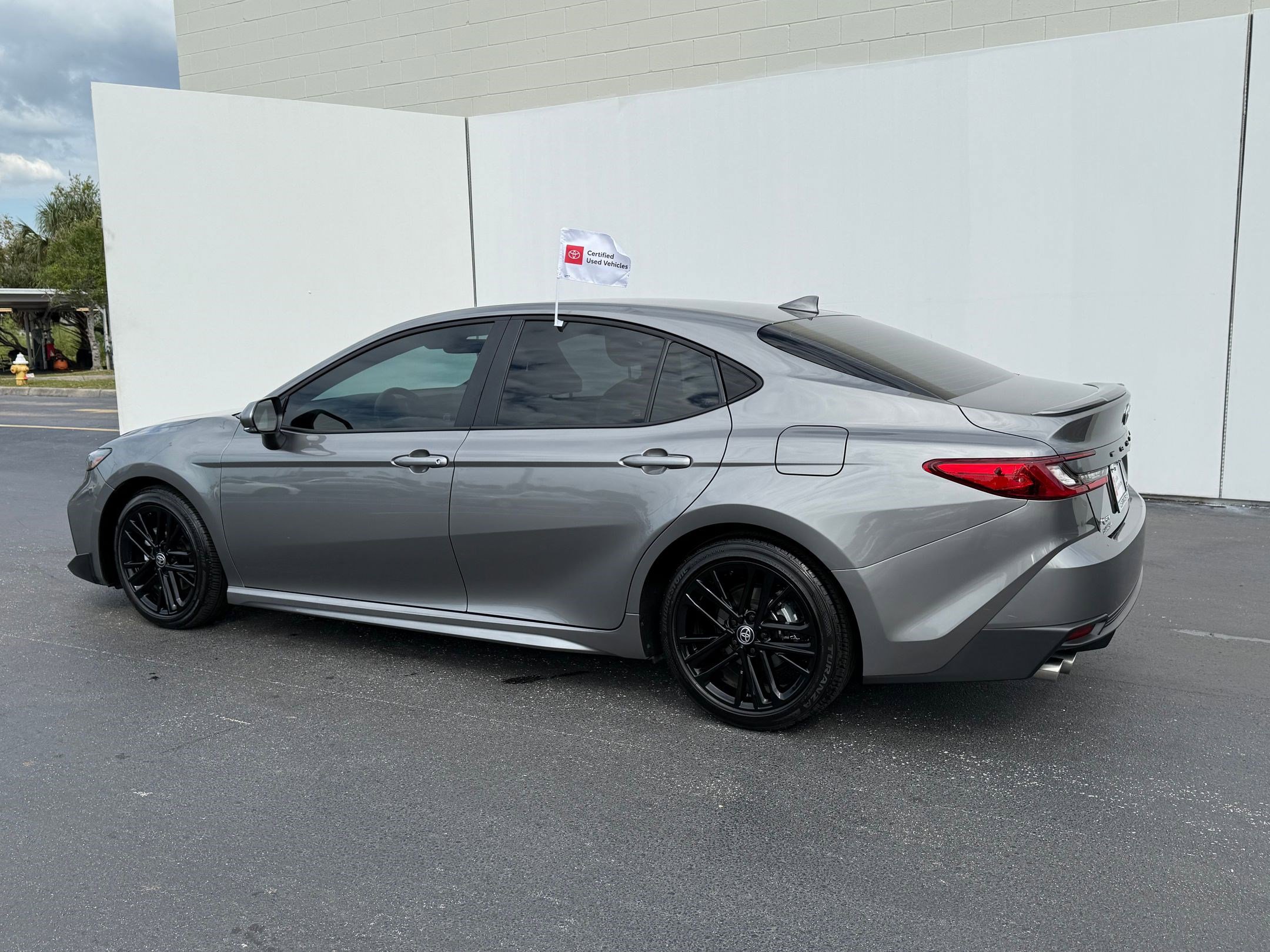 2025 Toyota Camry SE photo 3