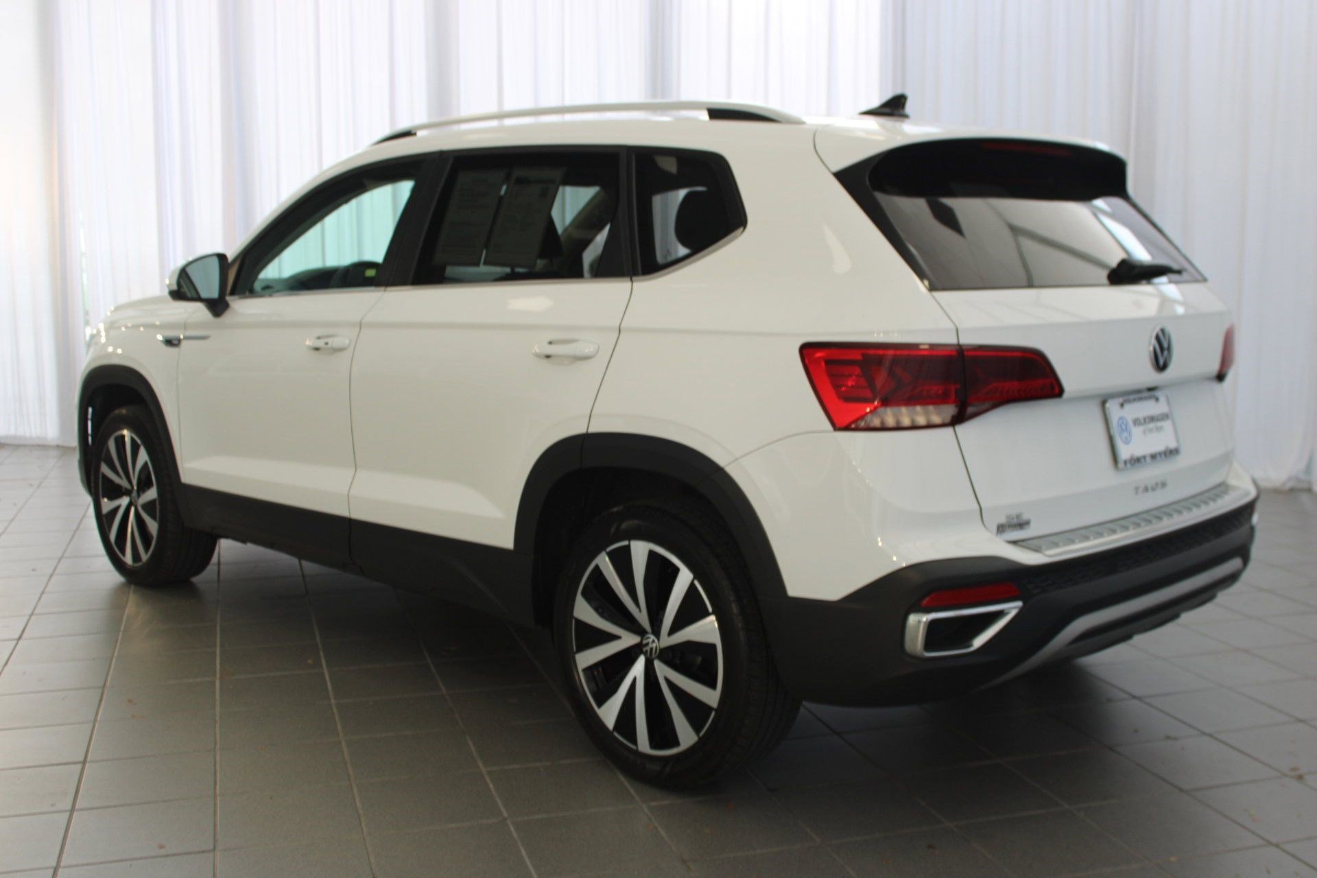 2023 Volkswagen Taos SE photo 2
