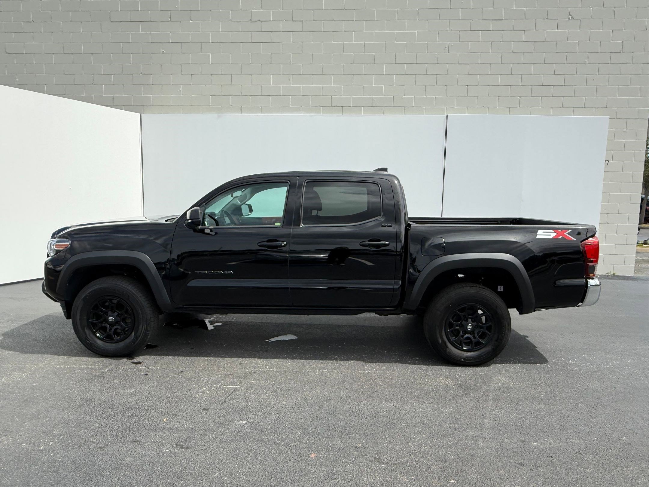 2023 Toyota Tacoma SR5 Double Cab V6 photo 2