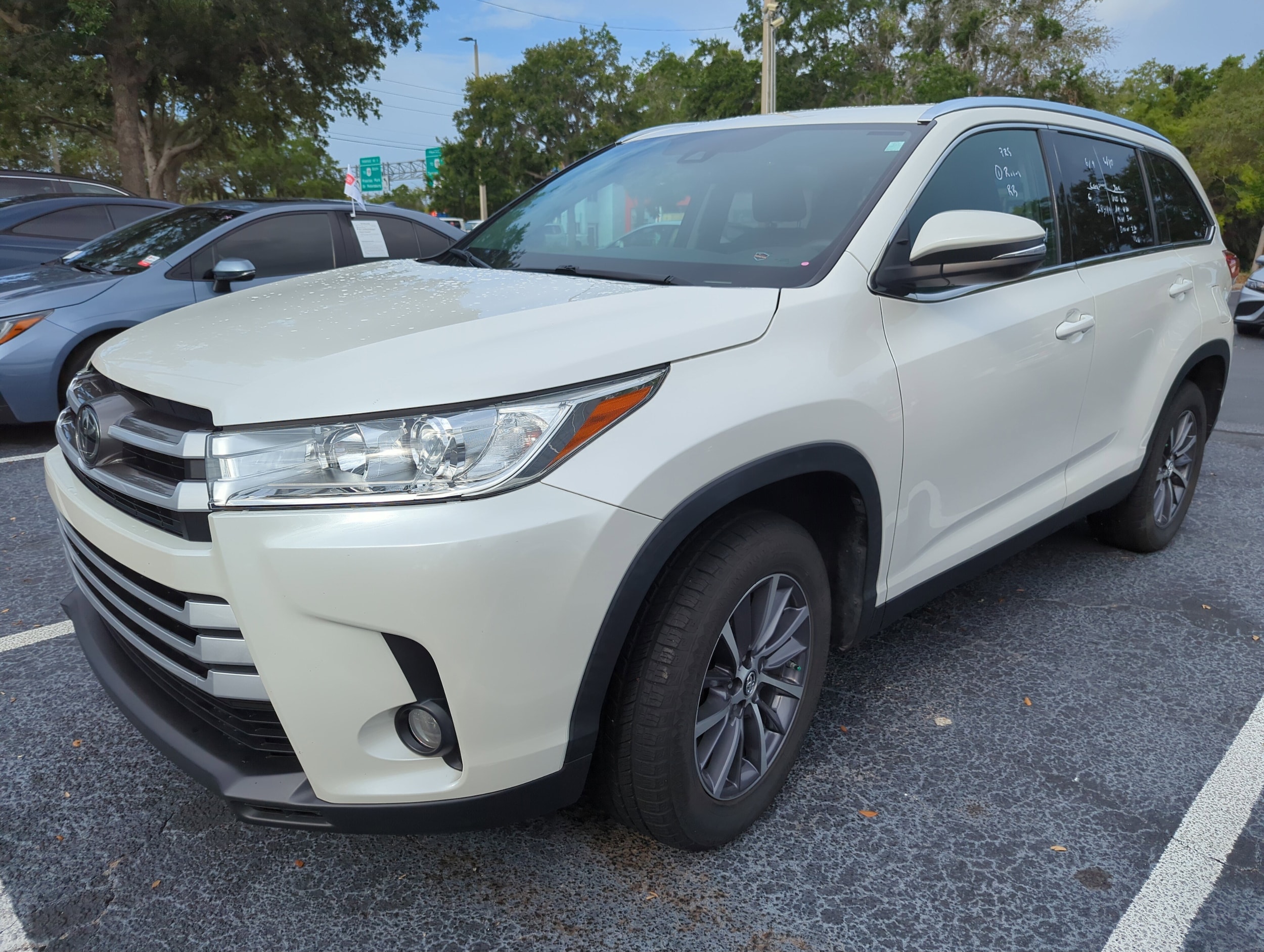 Certified 2019 Toyota Highlander XLE with VIN 5TDKZRFH6KS338972 for sale in Clearwater, FL
