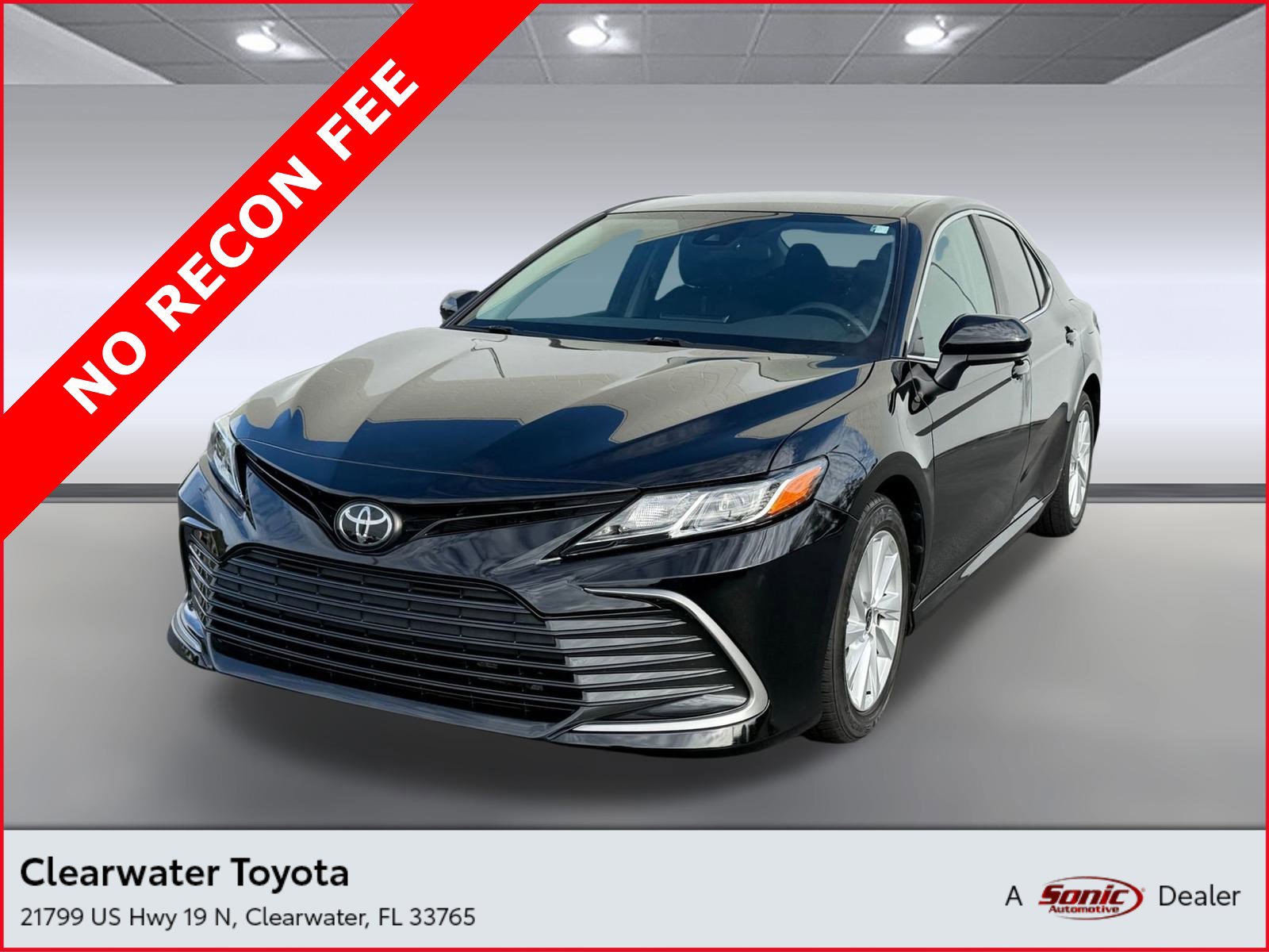 2022 Toyota Camry LE's photo
