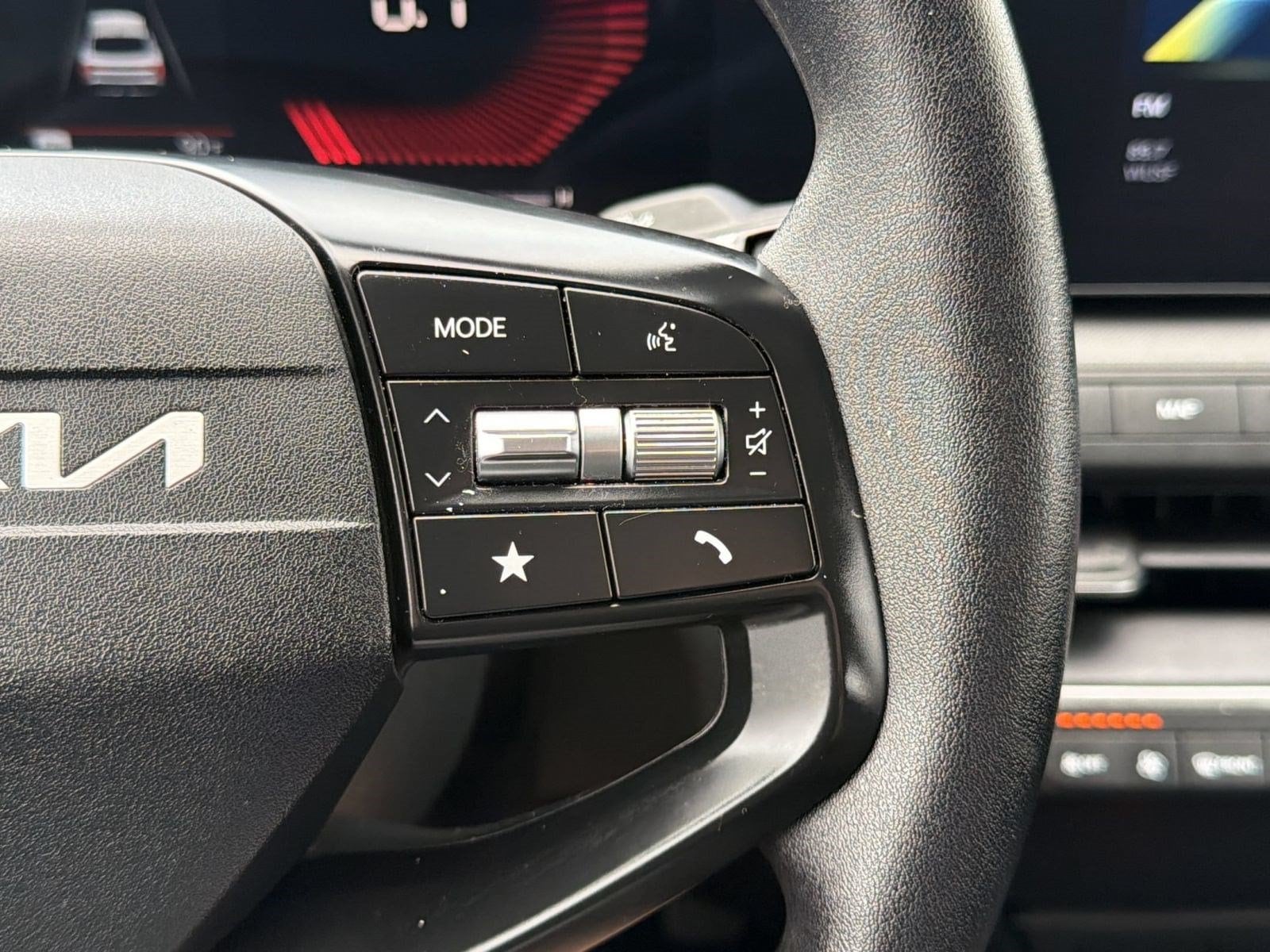 2025 Kia K4 LXS - Photo 18