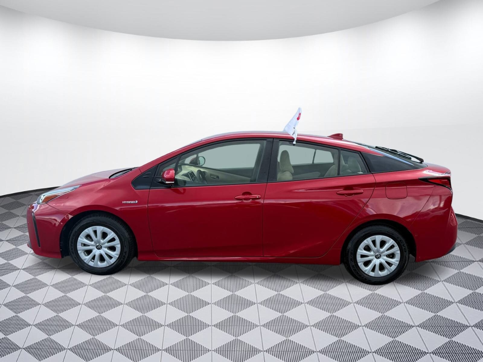 2019 Toyota Prius XLE photo 2