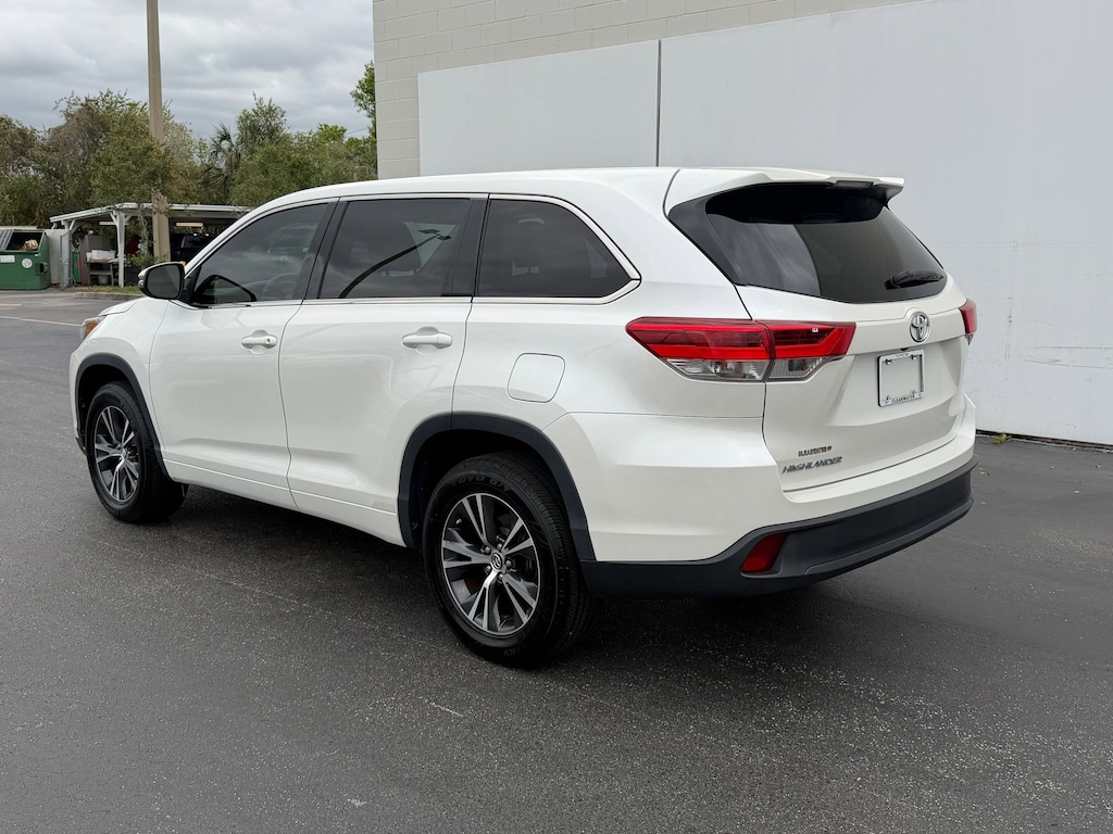 Used 2017 Toyota Highlander LE (LE V6 FWD (Natl)) SUV