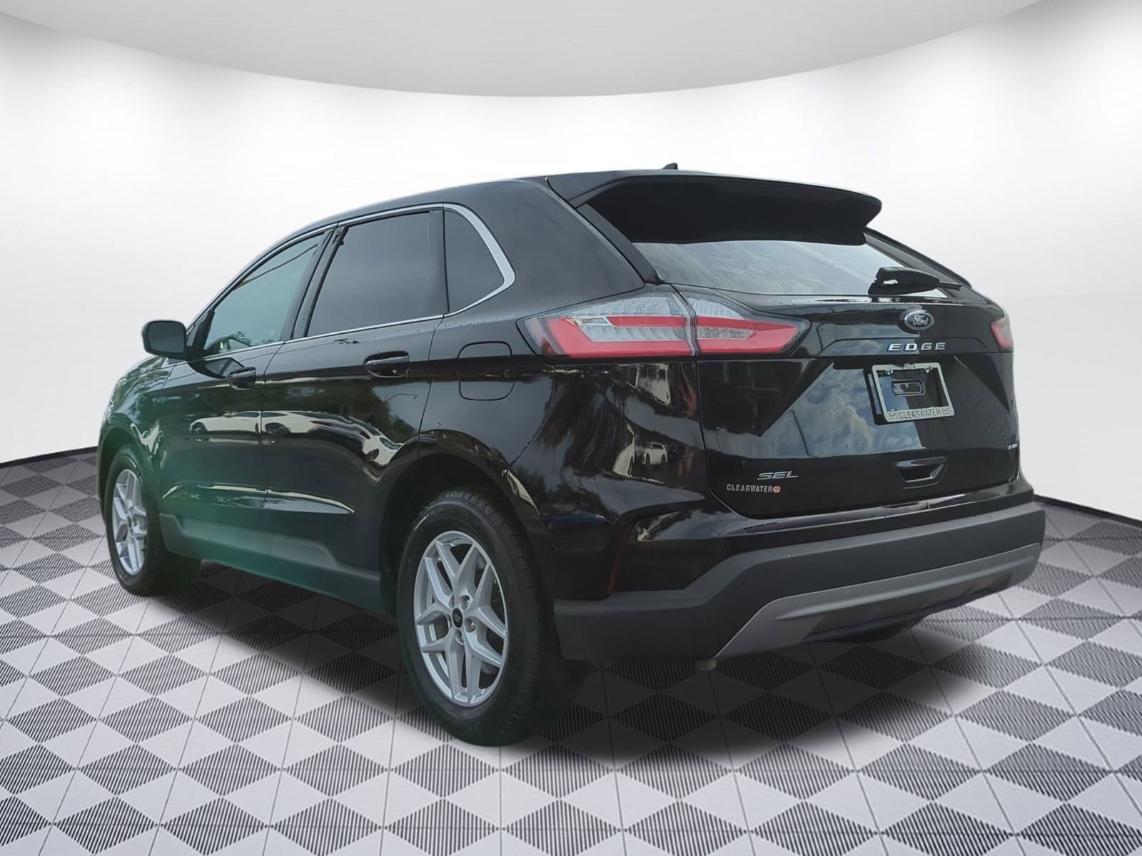 2024 Ford Edge SEL photo 2