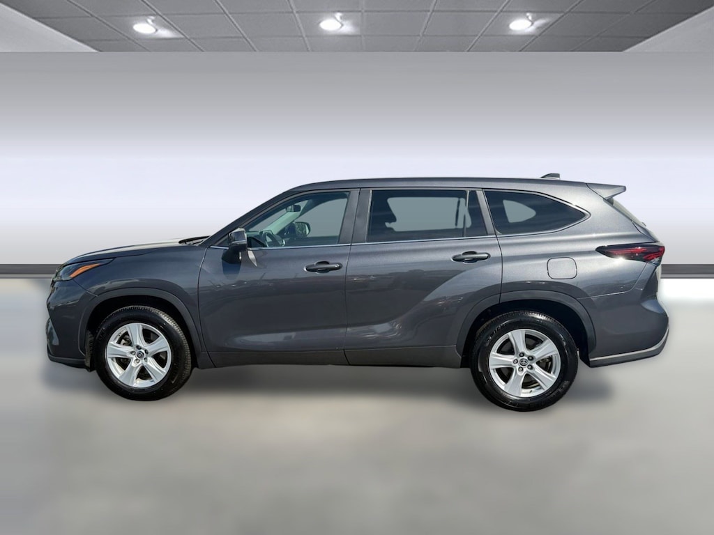 Used 2025 Toyota Highlander LE (LE FWD (Natl)) SUV