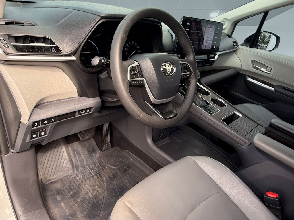 Certified 2021 Toyota Sienna XLE Van