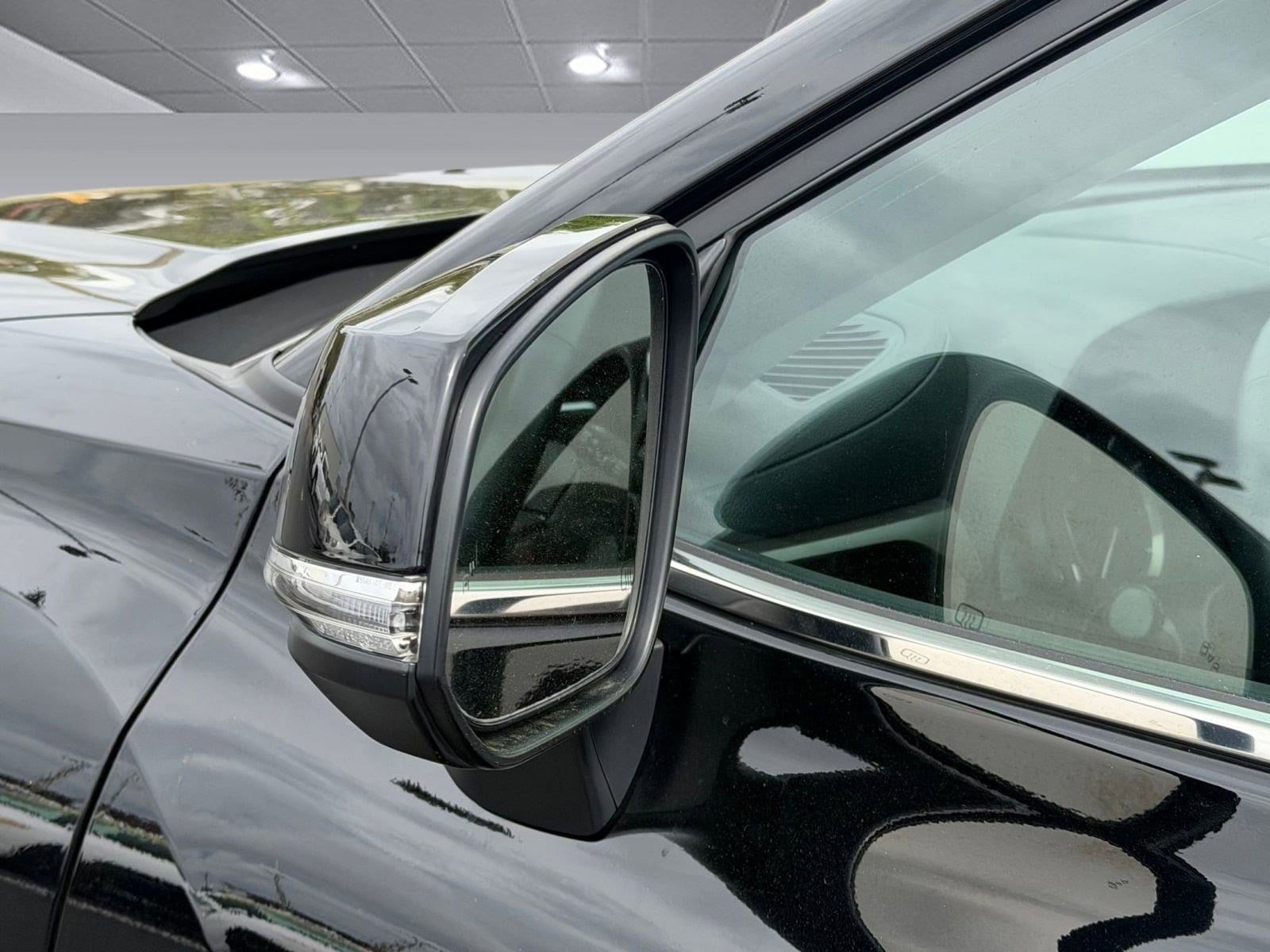2025 Toyota Highlander LE - Photo 23