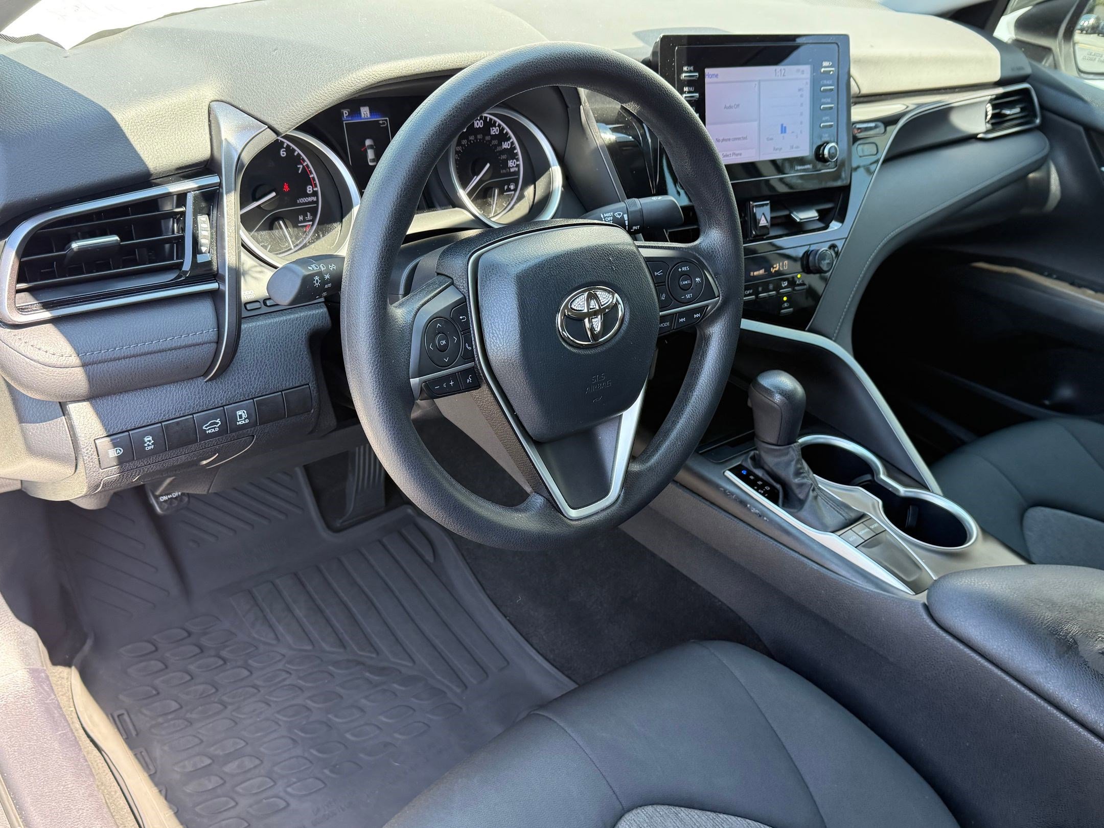2023 Toyota Camry LE photo 4