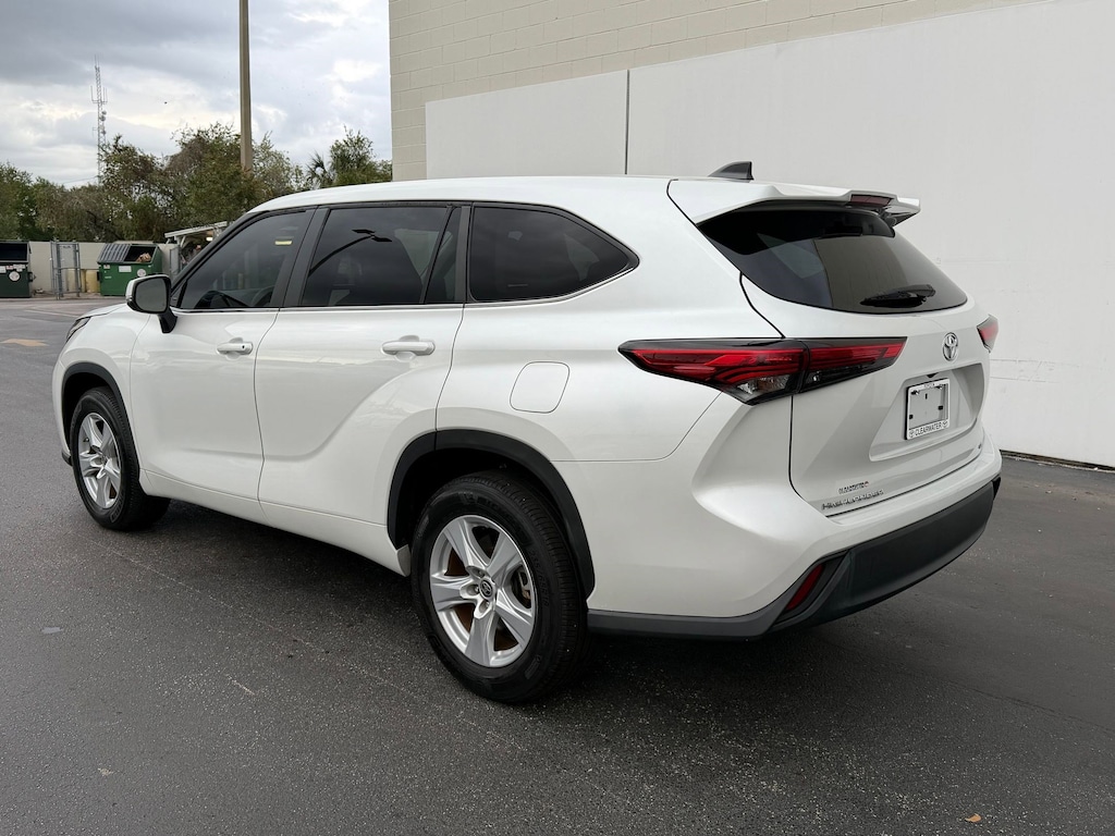 Used 2023 Toyota Highlander LE (LE FWD (Natl)) SUV