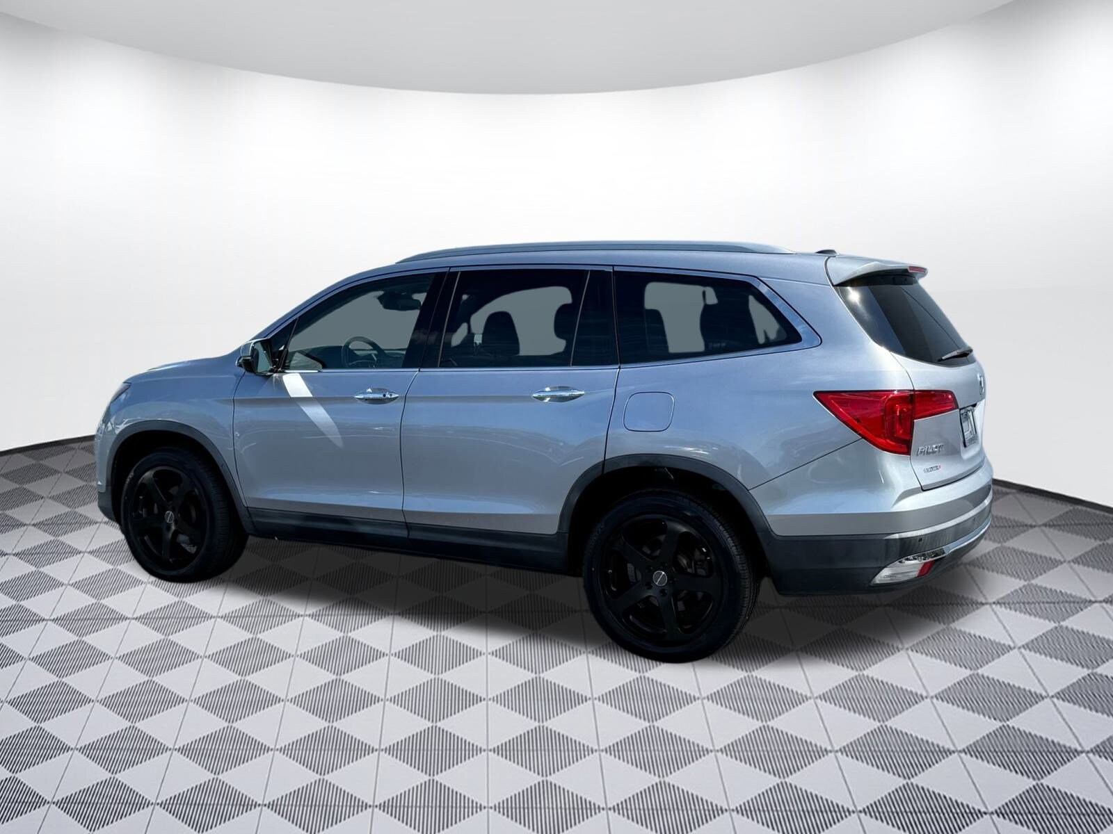 2017 Honda Pilot Elite photo 3