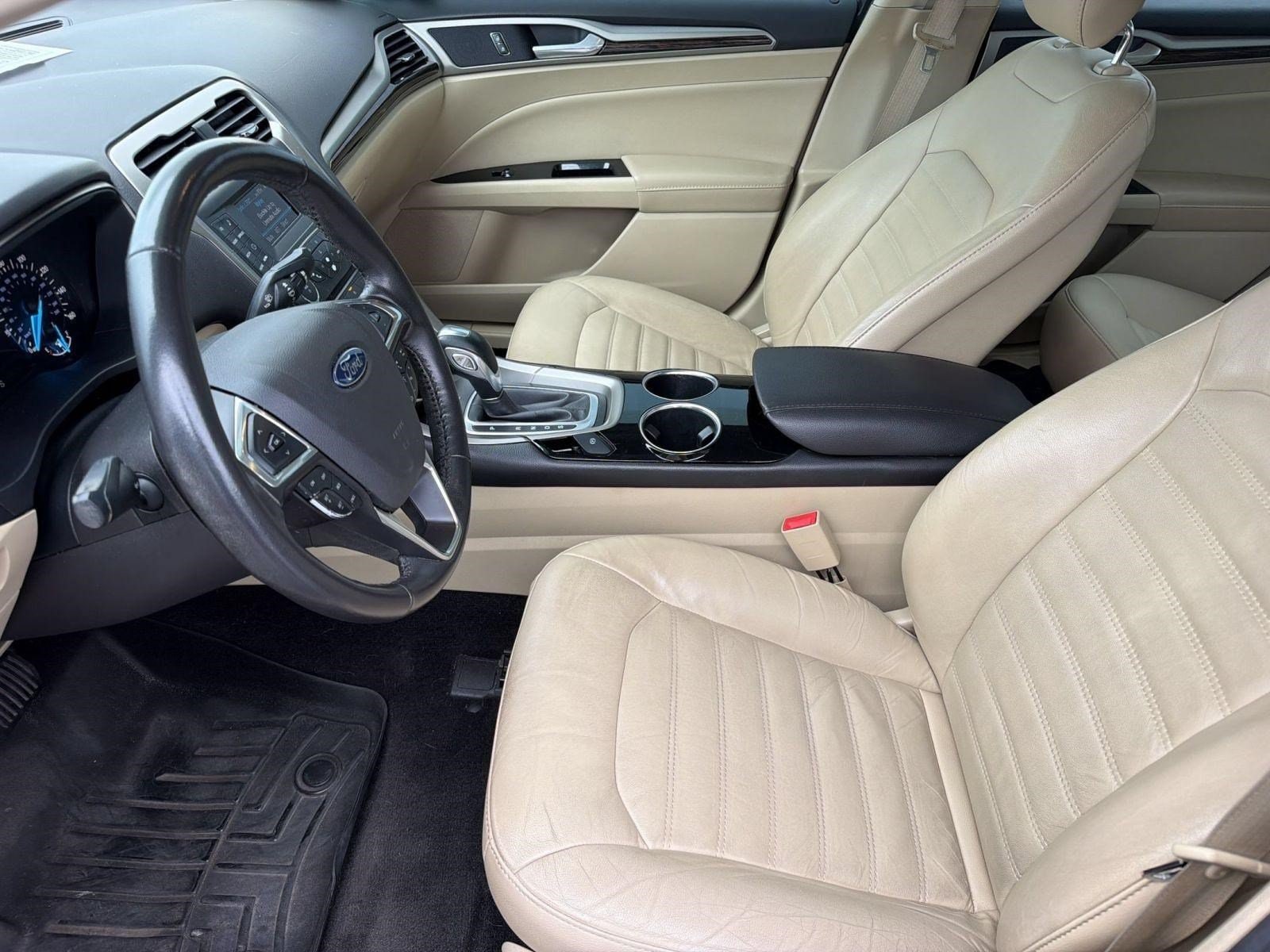 Fusion SE (4dr Sdn SE FWD) Sedan