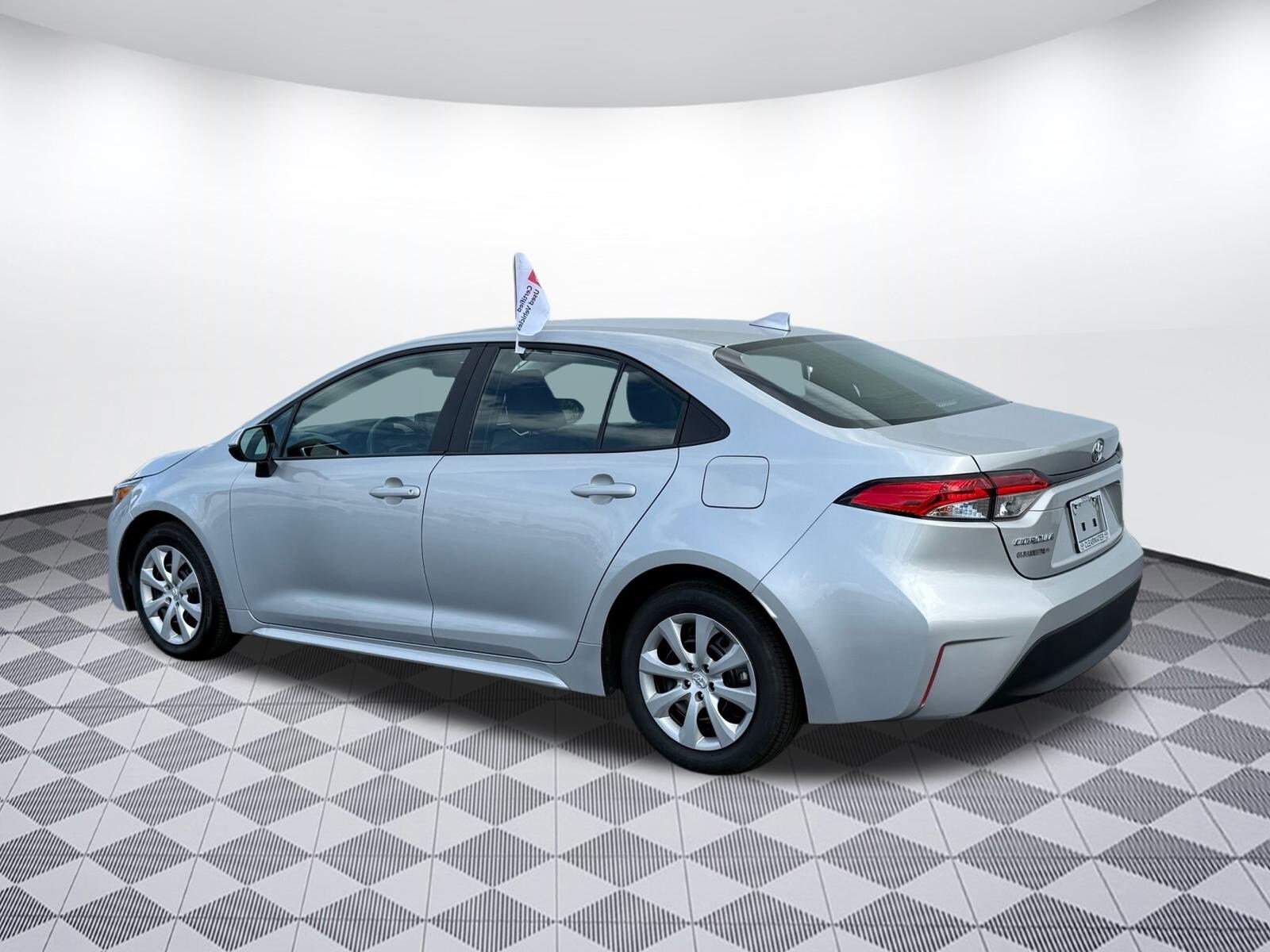 2025 Toyota Corolla LE photo 3