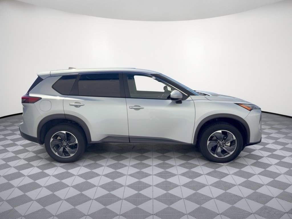 2025 Nissan Rogue SV - Photo 8
