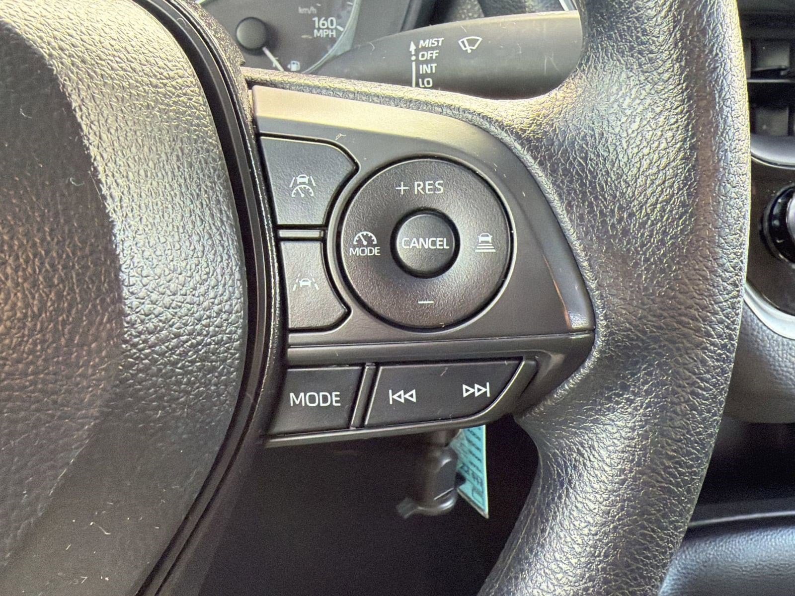2025 Toyota Corolla LE - Photo 25