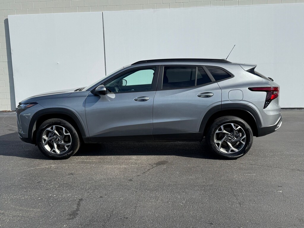 Used 2025 Chevrolet Trax LT SUV
