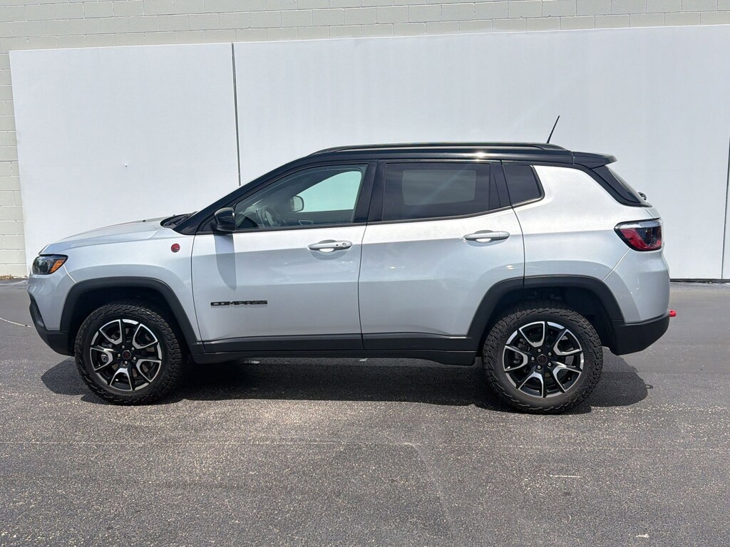Used 2025 Jeep Compass Trailhawk (Trailhawk 4x4) SUV