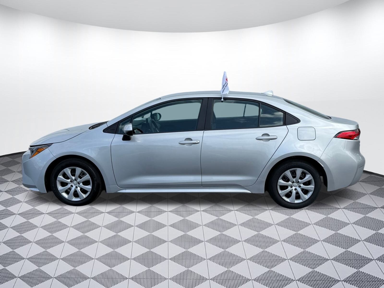2025 Toyota Corolla LE photo 2