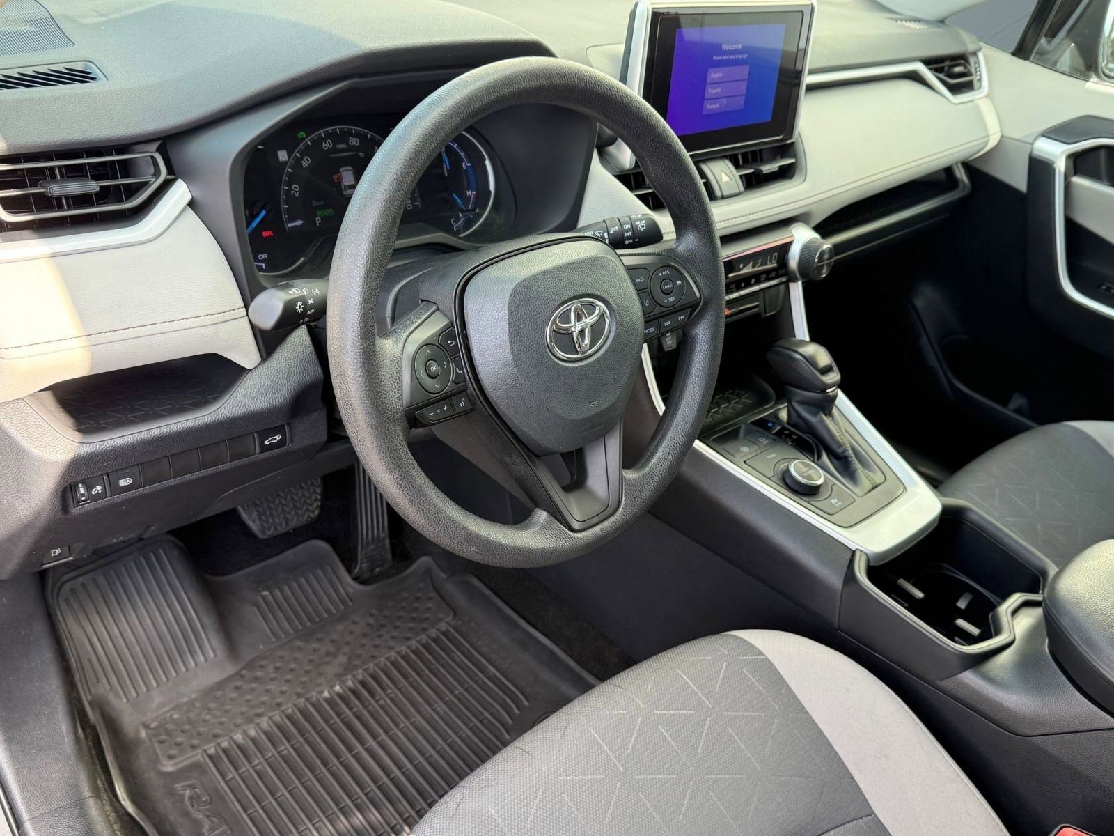 2024 Toyota RAV4 Hybrid XLE photo 4