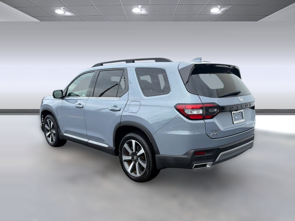 Used 2024 Honda Pilot Pilot Touring (Touring AWD) SUV