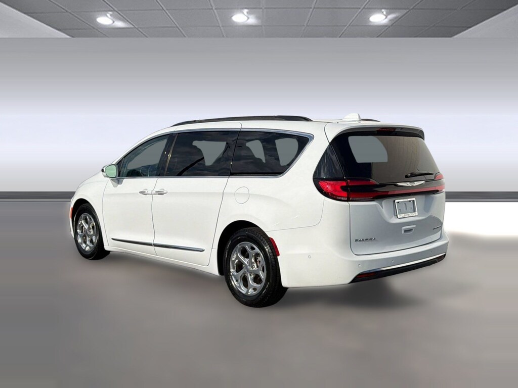 Used 2022 Chrysler Pacifica Pacifica Limited (Limited FWD) Van Passenger Van