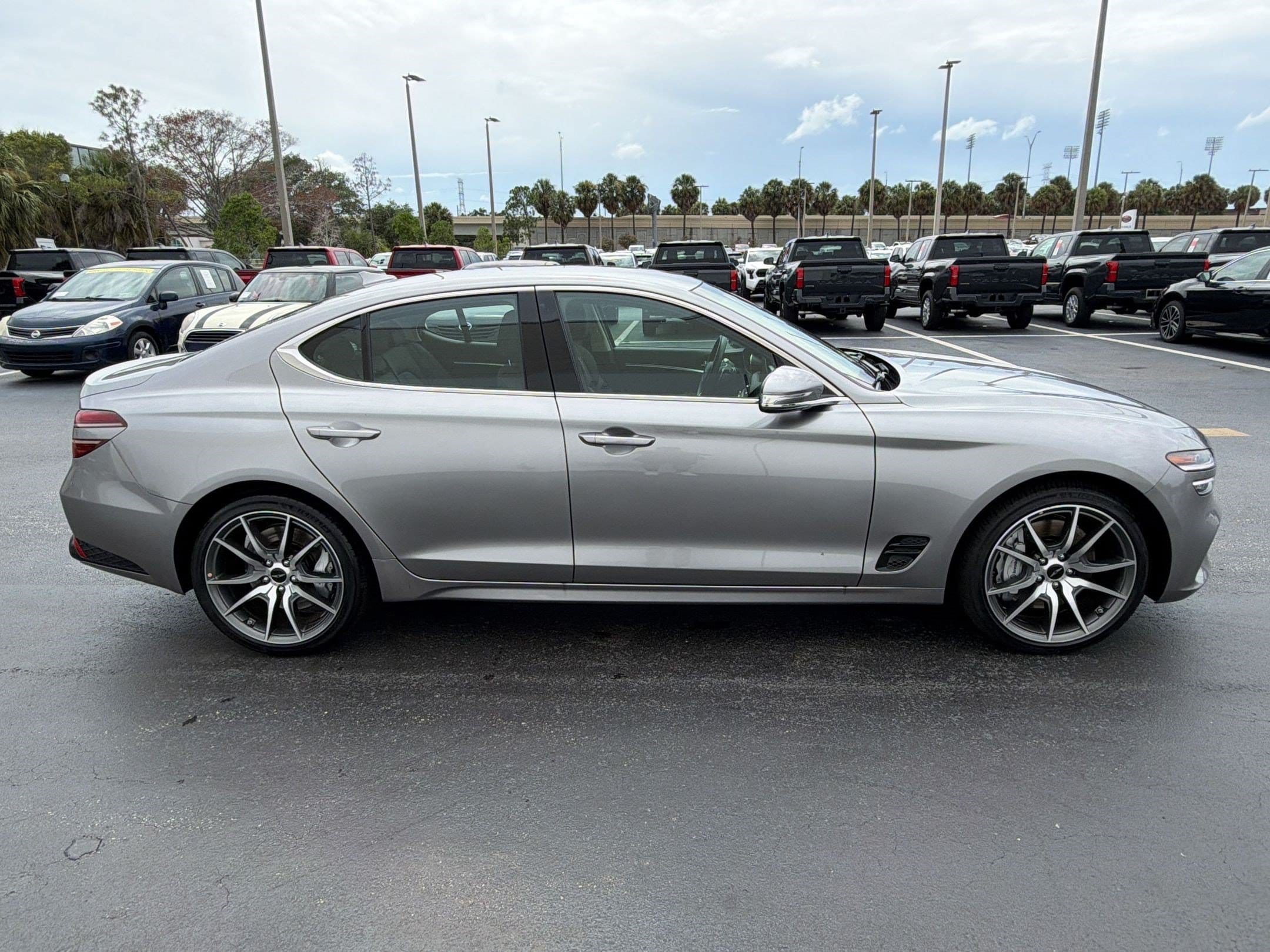 G70 G70 2.5T RWD (2.5T RWD) Sedan